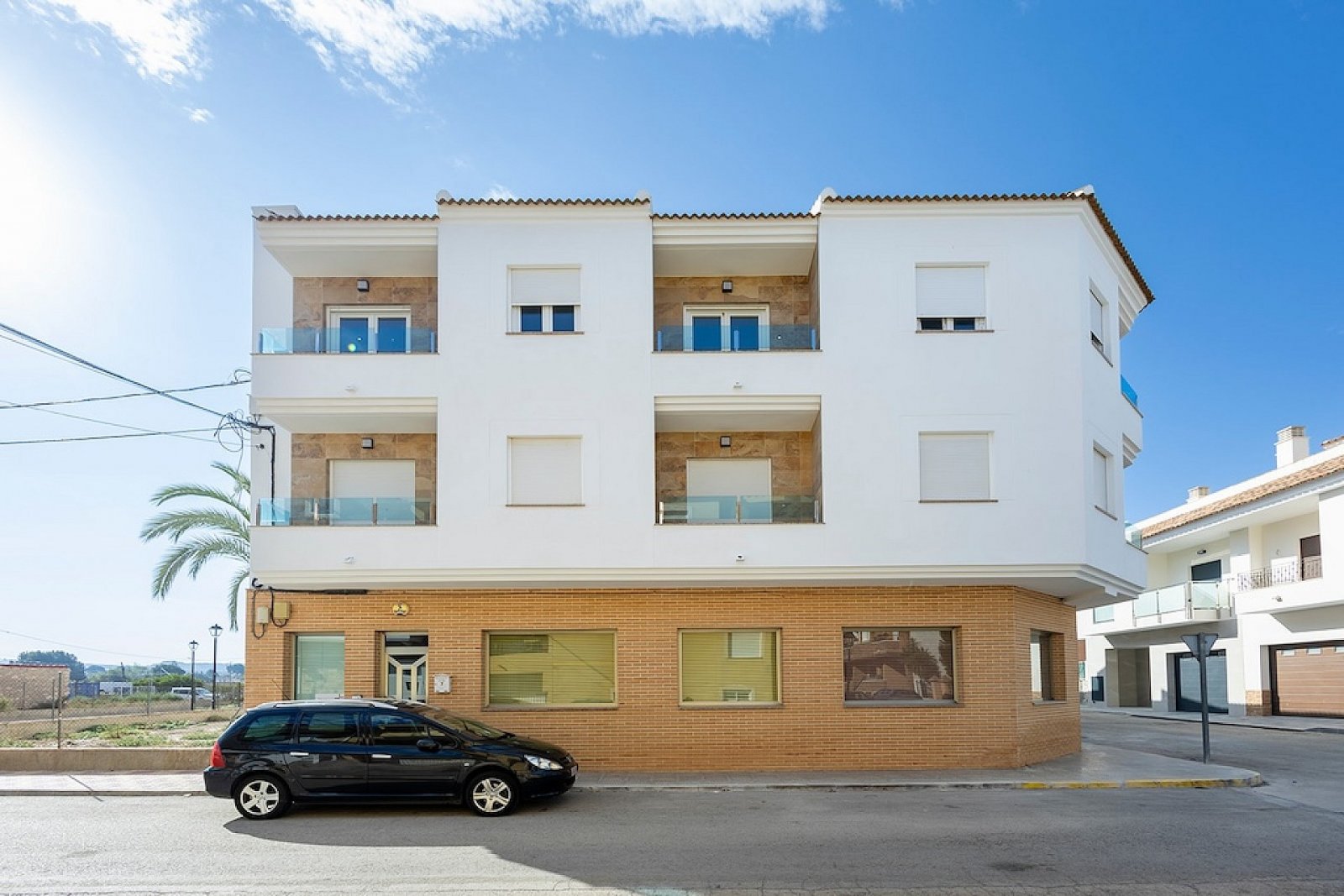 <p>Apartment with terrace provided with 3 Bedrooms and 2 Bathrooms, communal swimming pool and no parking place. </p><p>Discover a small-scale proj...