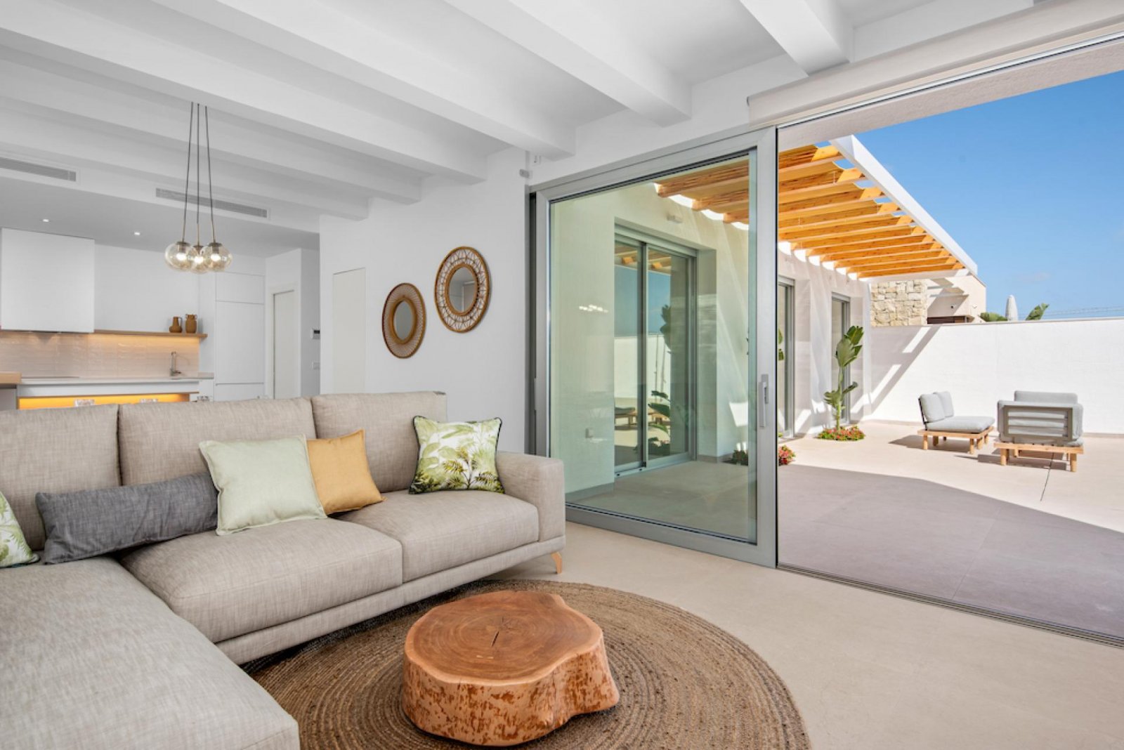 <p>Villa provided with 3 Bedrooms and 2 Bathrooms, private swimming pool and parking space on own plot. </p><p>This is a warm and comfortable villa...