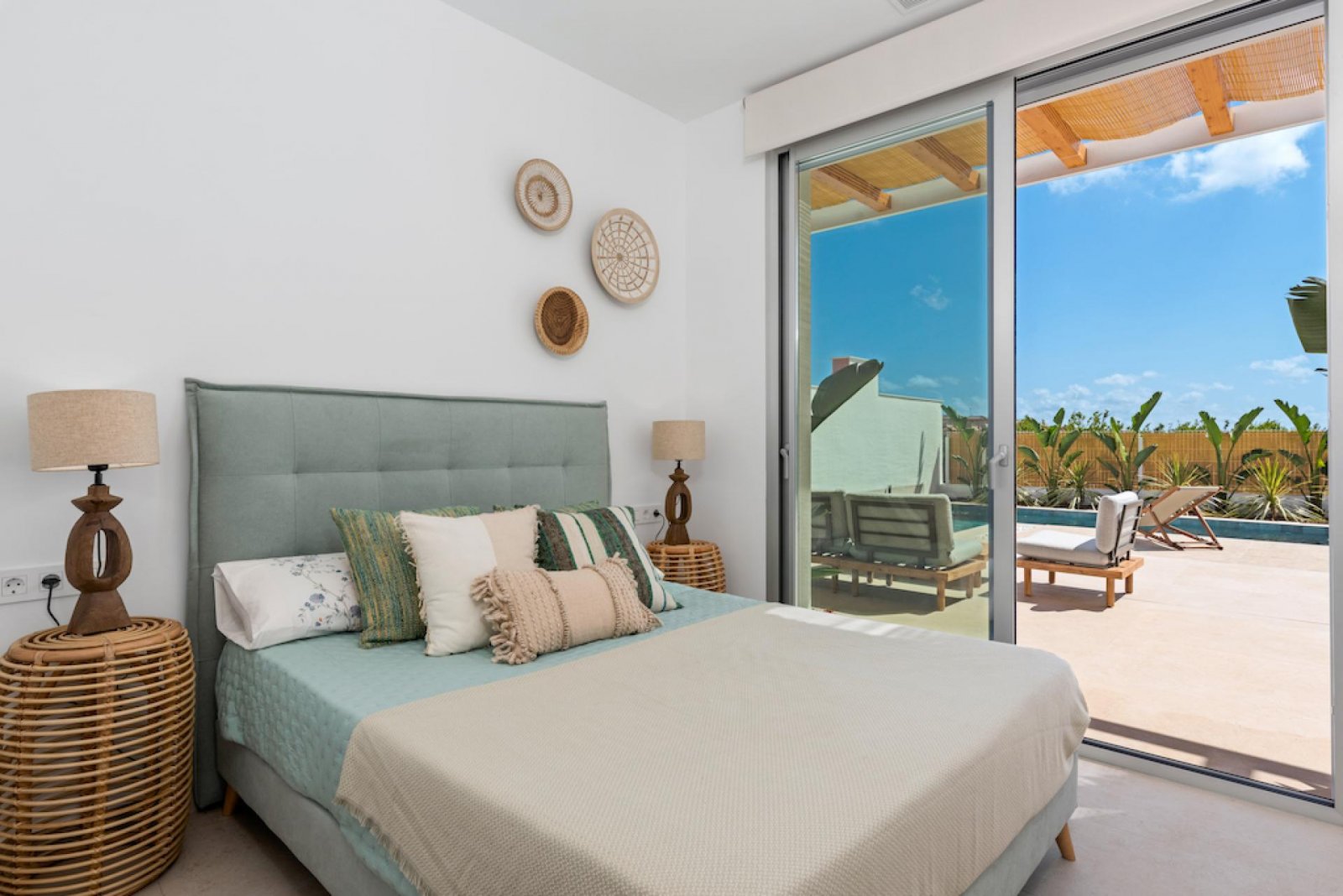 <p>Villa provided with 3 Bedrooms and 2 Bathrooms, private swimming pool and parking space on own plot. </p><p>This is a warm and comfortable villa...