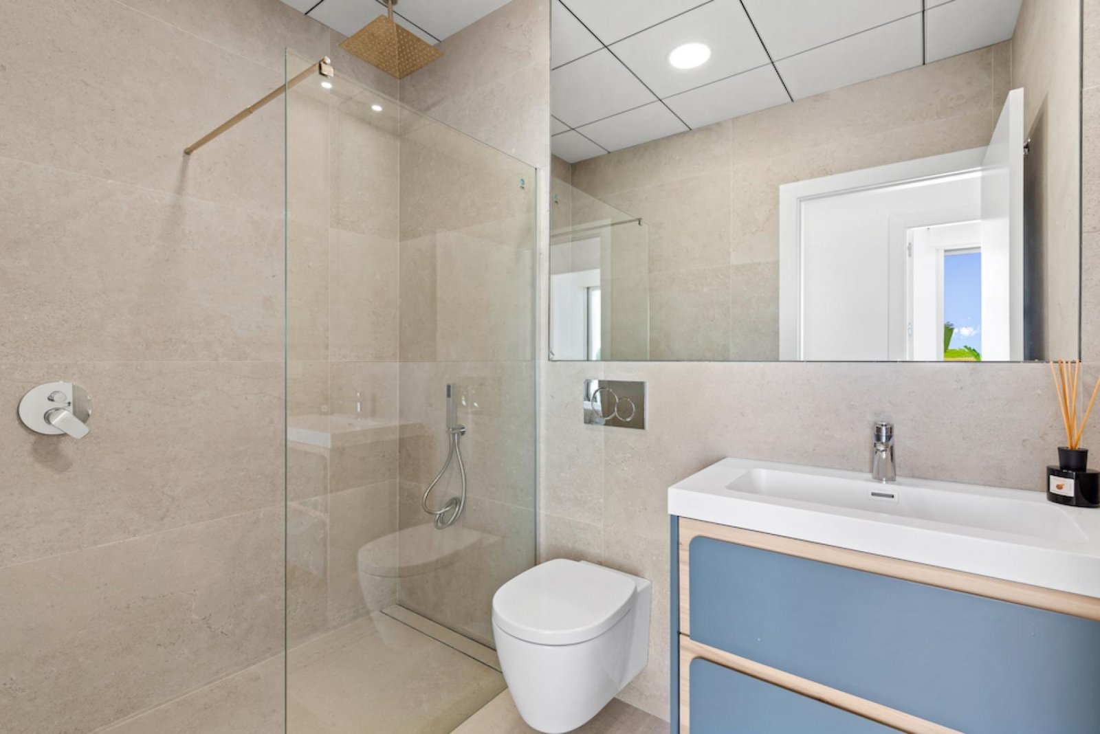 <p>Villa provided with 3 Bedrooms and 2 Bathrooms, private swimming pool and parking space on own plot. </p><p>This is a warm and comfortable villa...