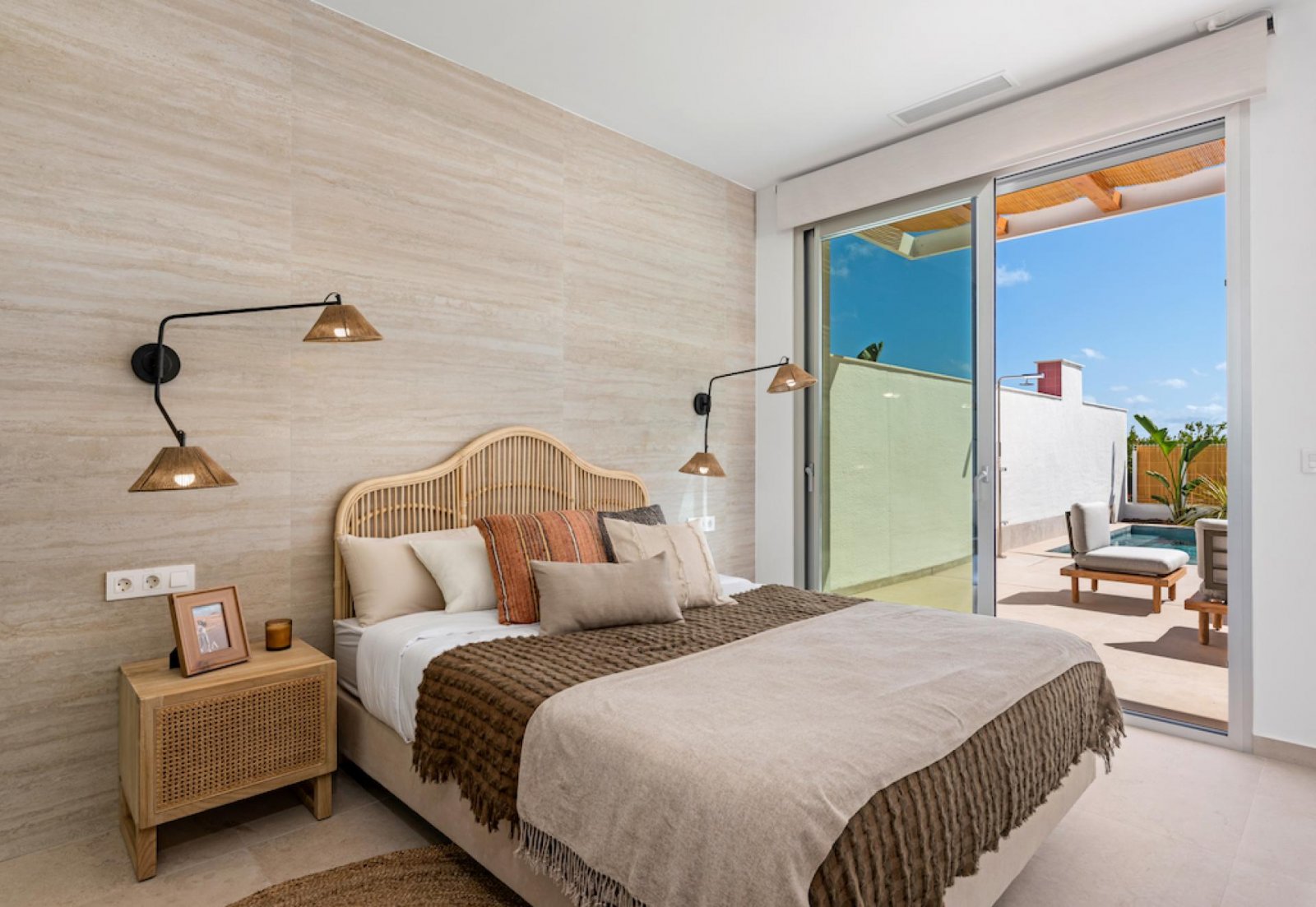 <p>Villa provided with 3 Bedrooms and 2 Bathrooms, private swimming pool and parking space on own plot. </p><p>This is a warm and comfortable villa...