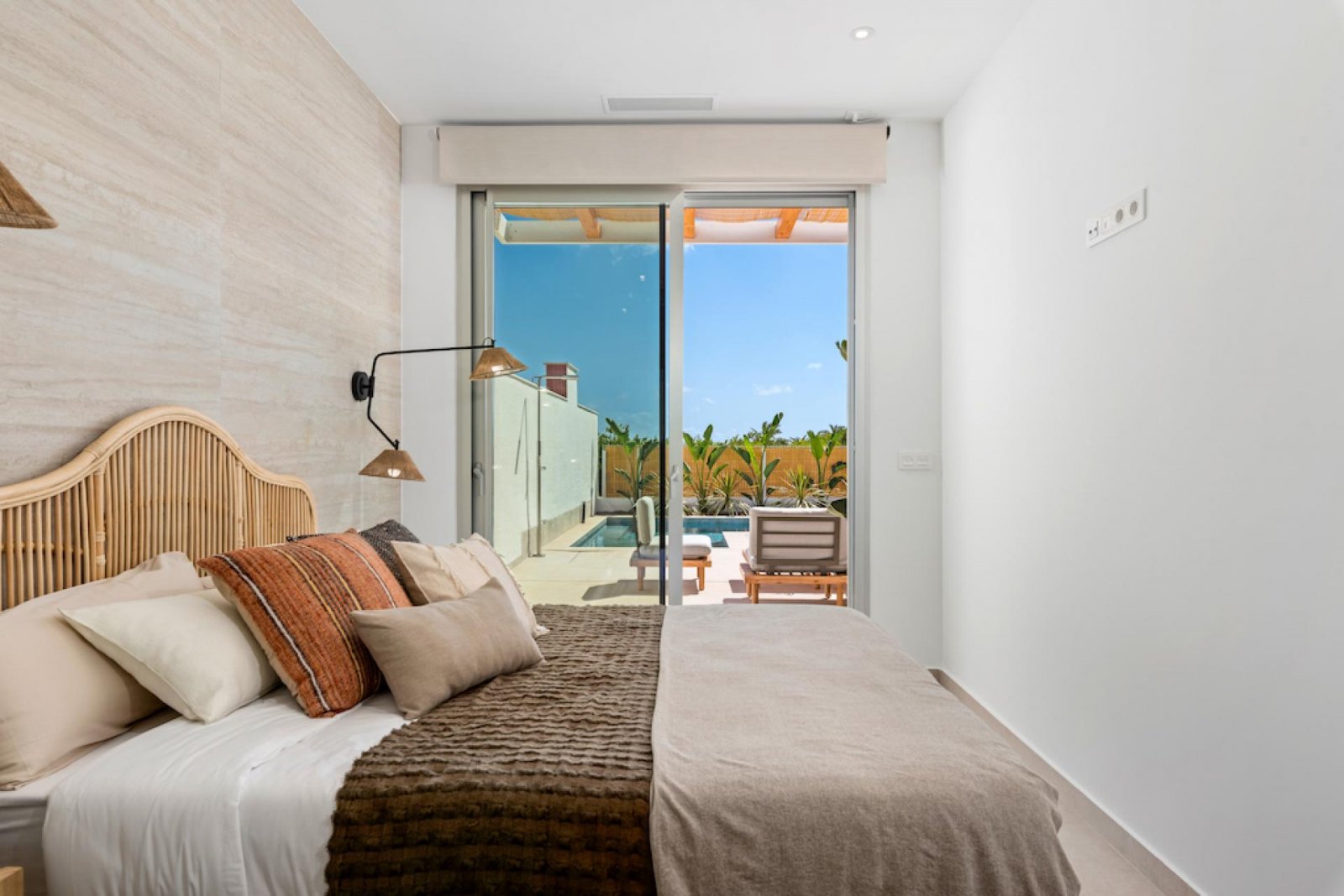 <p>Villa provided with 3 Bedrooms and 2 Bathrooms, private swimming pool and parking space on own plot. </p><p>This is a warm and comfortable villa...