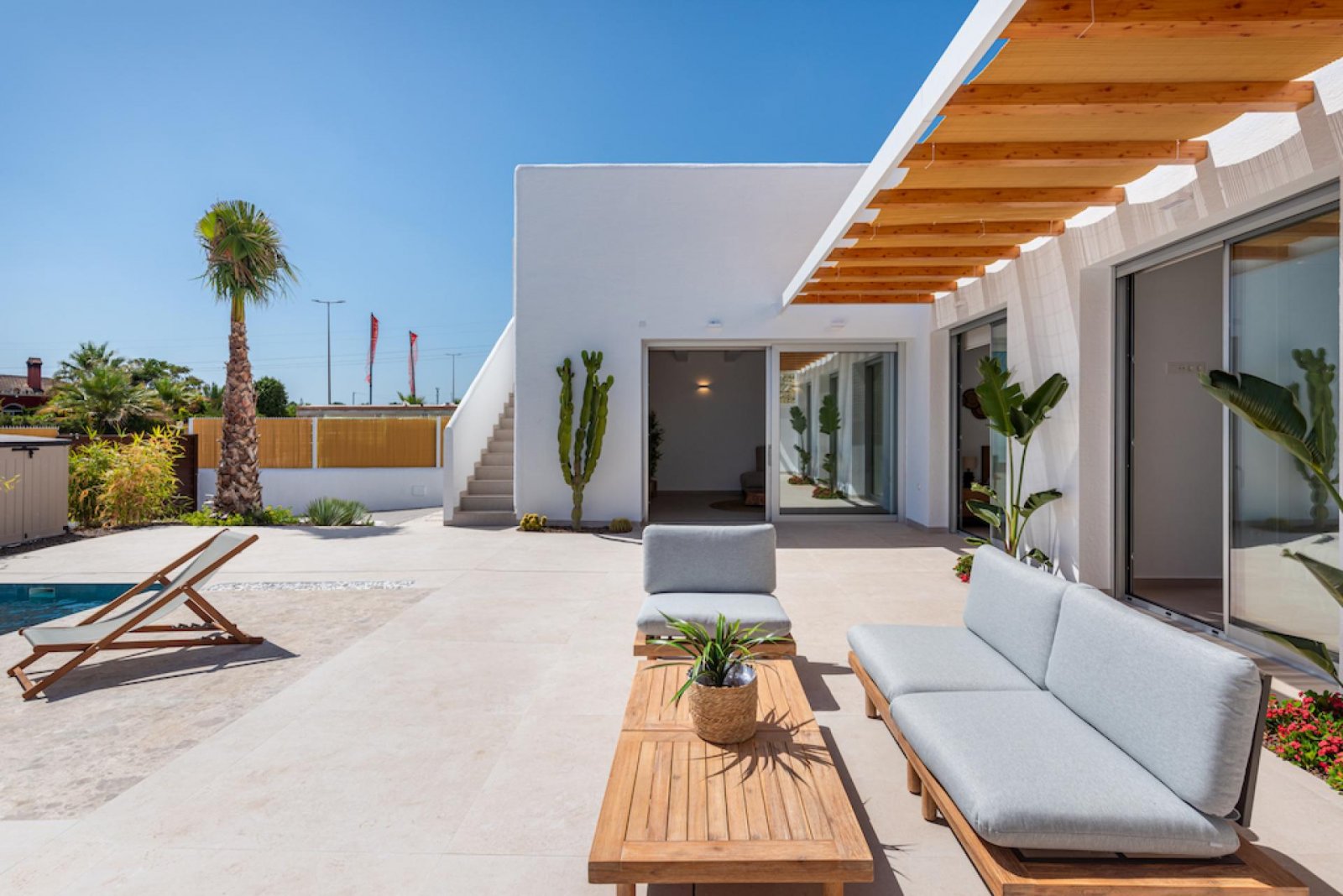<p>Villa provided with 3 Bedrooms and 2 Bathrooms, private swimming pool and parking space on own plot. </p><p>This is a warm and comfortable villa...