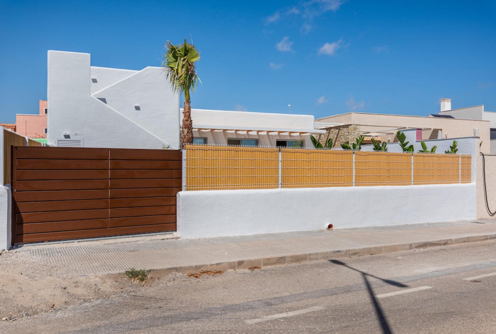 <p>Villa provided with 3 Bedrooms and 2 Bathrooms, private swimming pool and parking space on own plot. </p><p>This is a warm and comfortable villa...