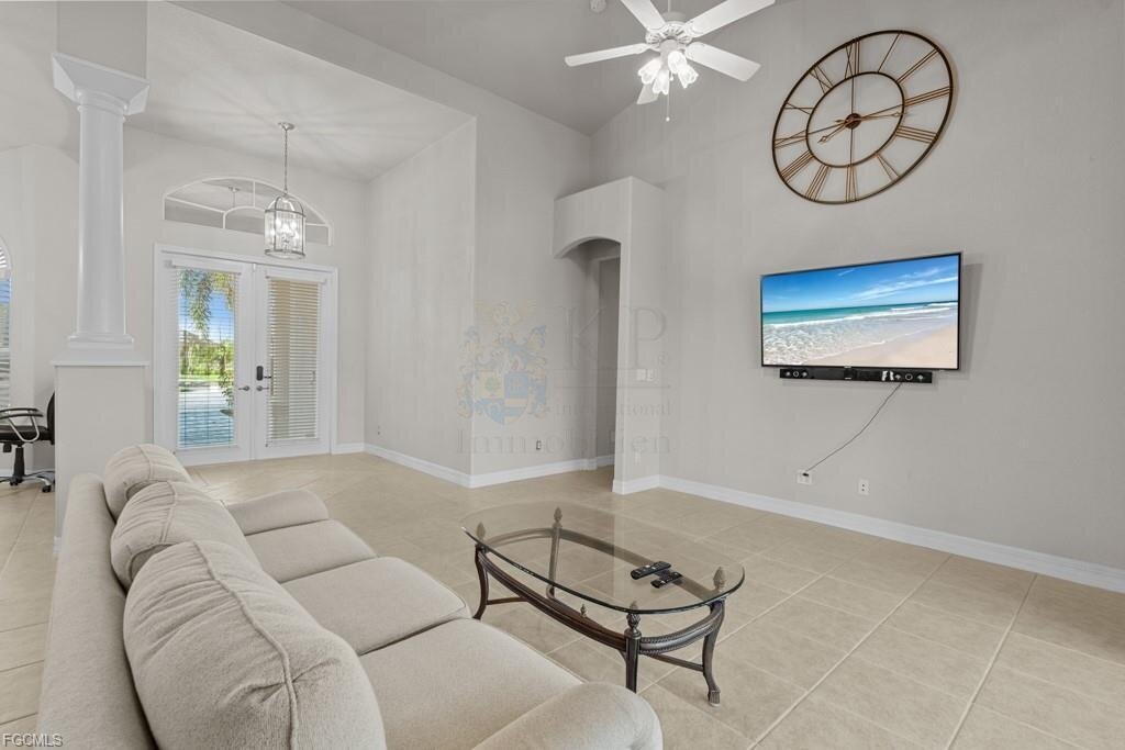 Exklusives Waterfront-Anwesen mit direktem Segelbootzugang – jetzt zum reduzierten Preis!