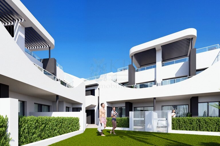 Modern Penthouse with Spacious Rooftop Terrace and Communal Pool