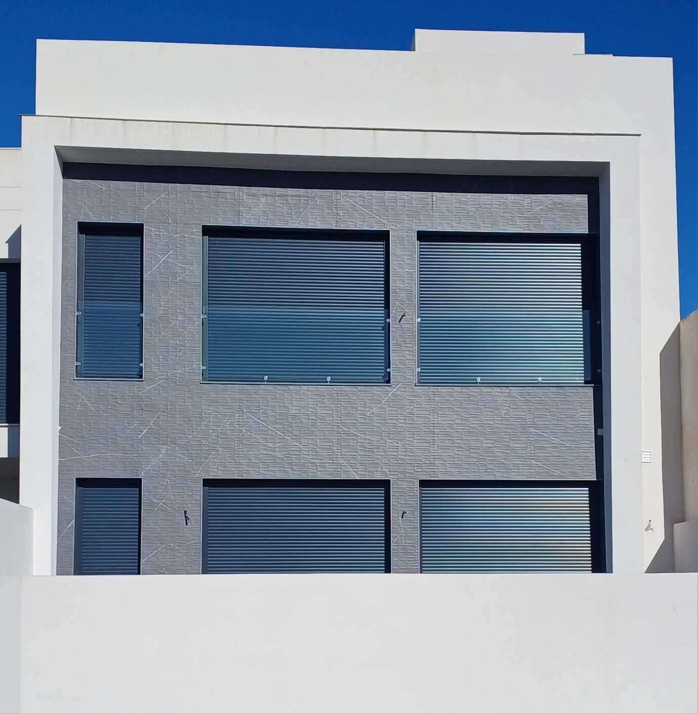 Bezugsfertiges Haus in guter Lage mit Pool