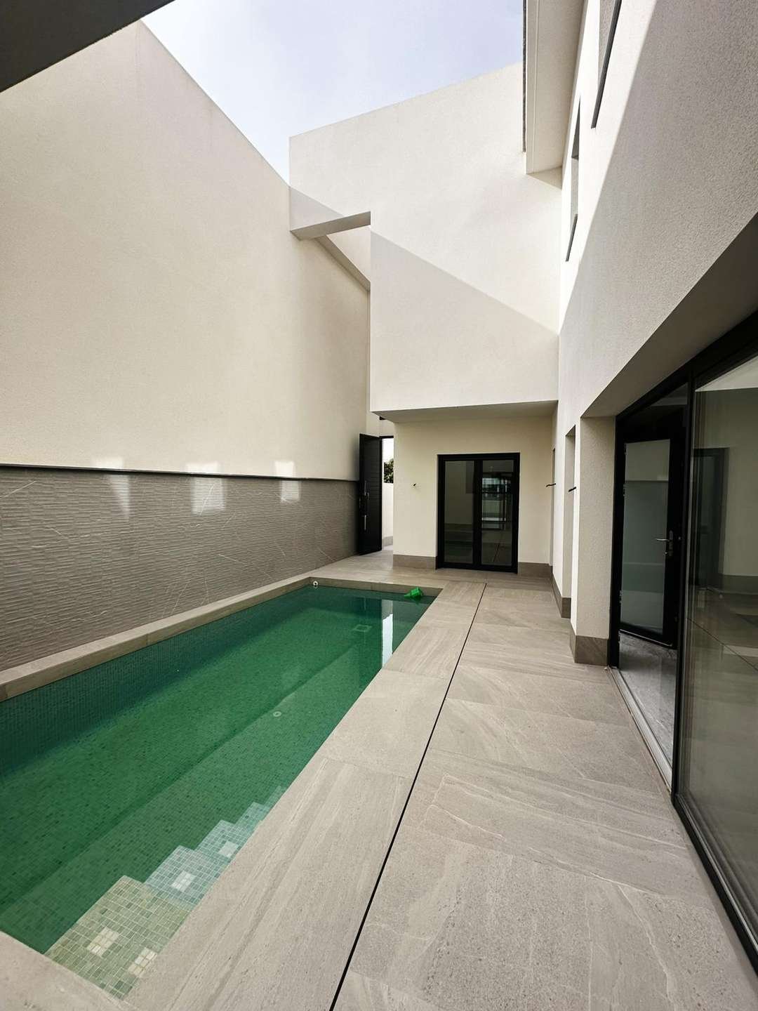 Bezugsfertiges Haus in guter Lage mit Pool