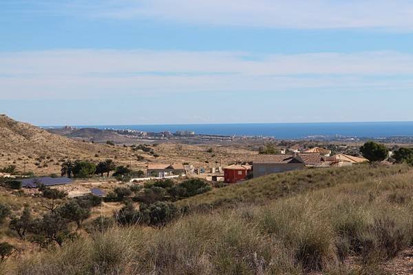 Mutxamel: The building plot is next to a nature reserve.Water- and electric connection next to the property-Plot 39 partida de MonnegreBuilding regulations:-... 