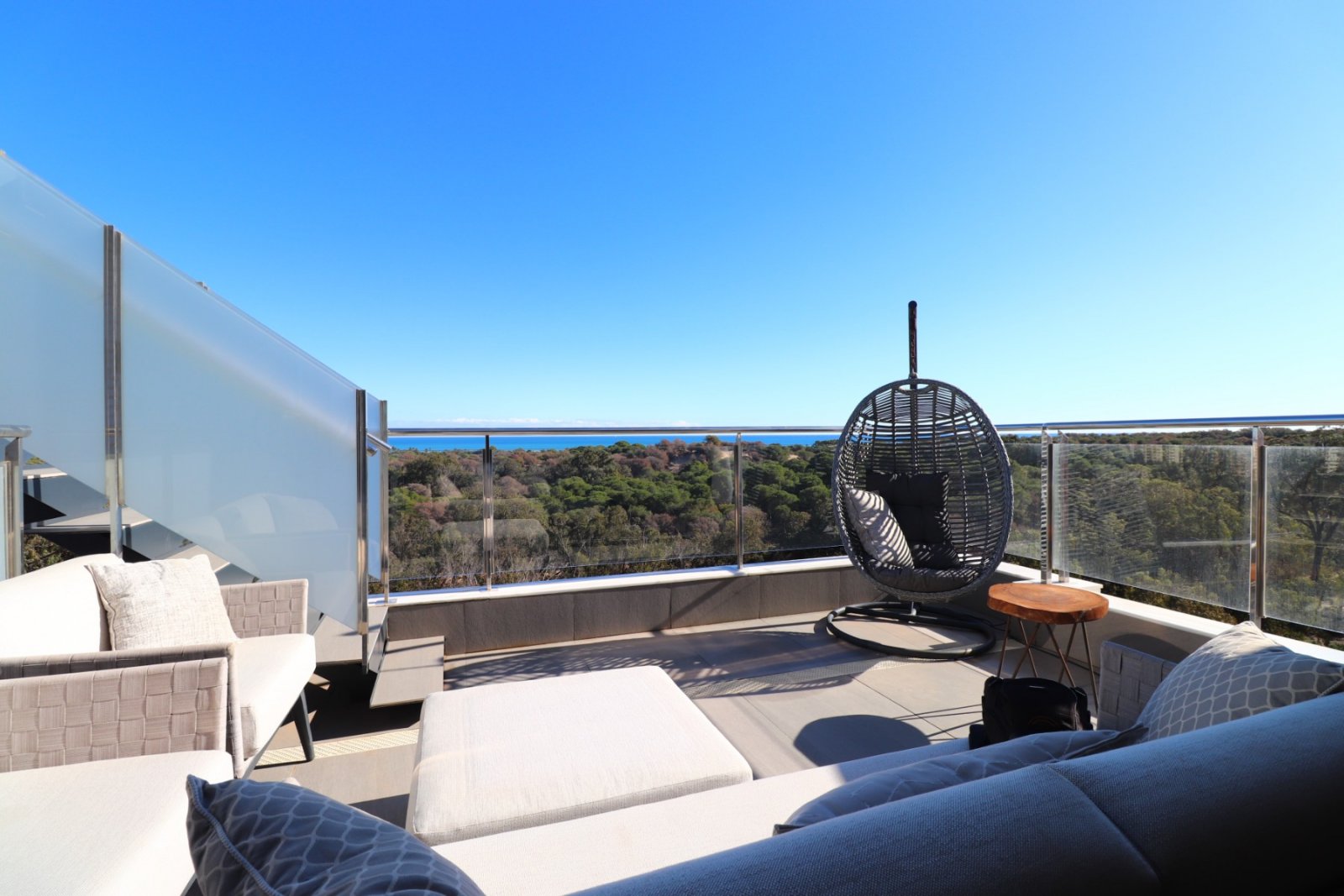   This East Facing, Penthouse, Three Bedroom, Luxurious Apartment in Guardamar del Segura, is located in a highly sought-after area, just a 10-minu...