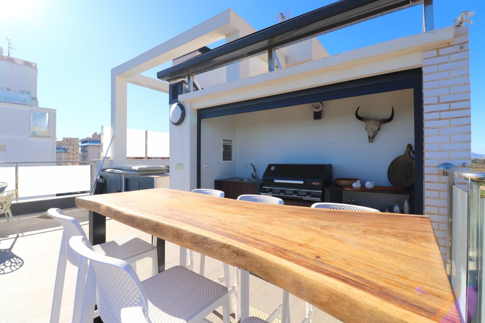   This East Facing, Penthouse, Three Bedroom, Luxurious Apartment in Guardamar del Segura, is located in a highly sought-after area, just a 10-minu...