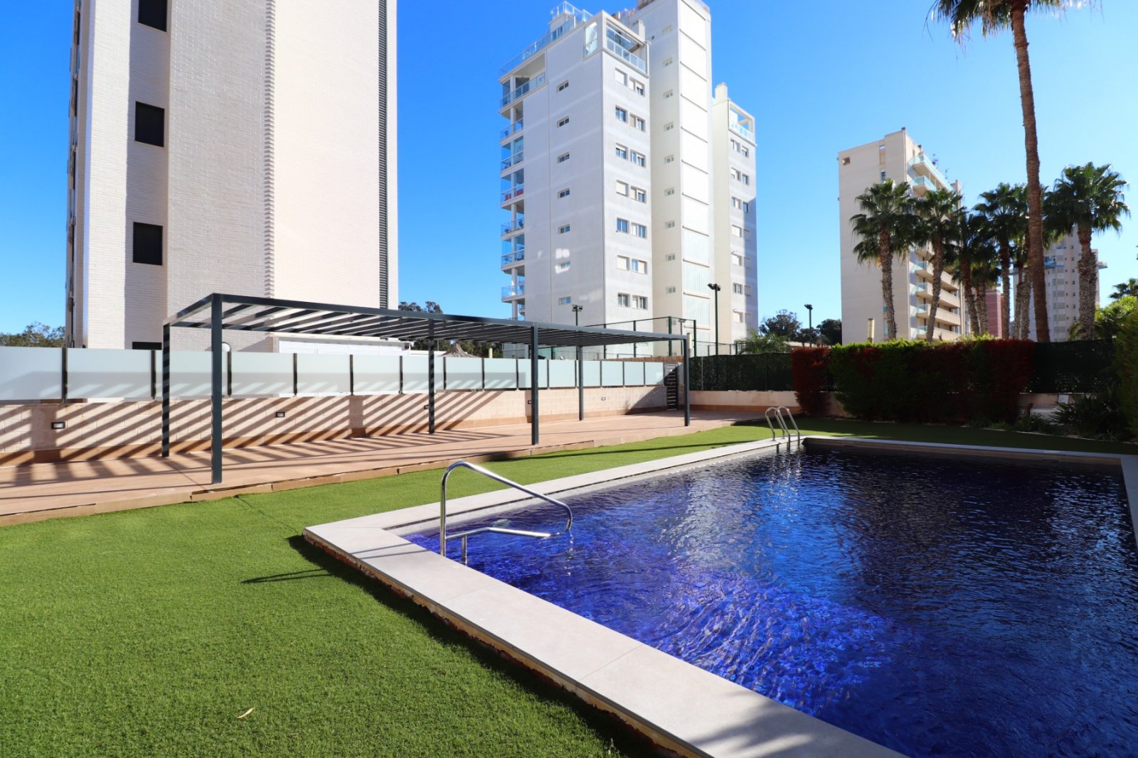   This East Facing, Penthouse, Three Bedroom, Luxurious Apartment in Guardamar del Segura, is located in a highly sought-after area, just a 10-minu...