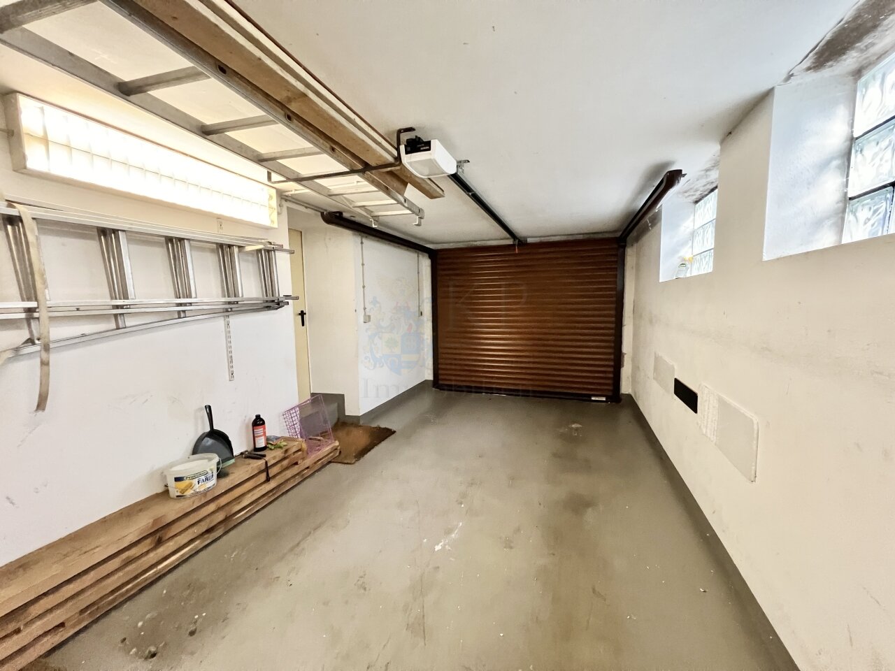 HOFHEIM: RENOVATED DETACHED HOUSE WITH 6 BEDROOMS, 2 BATHROOMS, 2 KITCHENS, GARAGE AND CARPORT