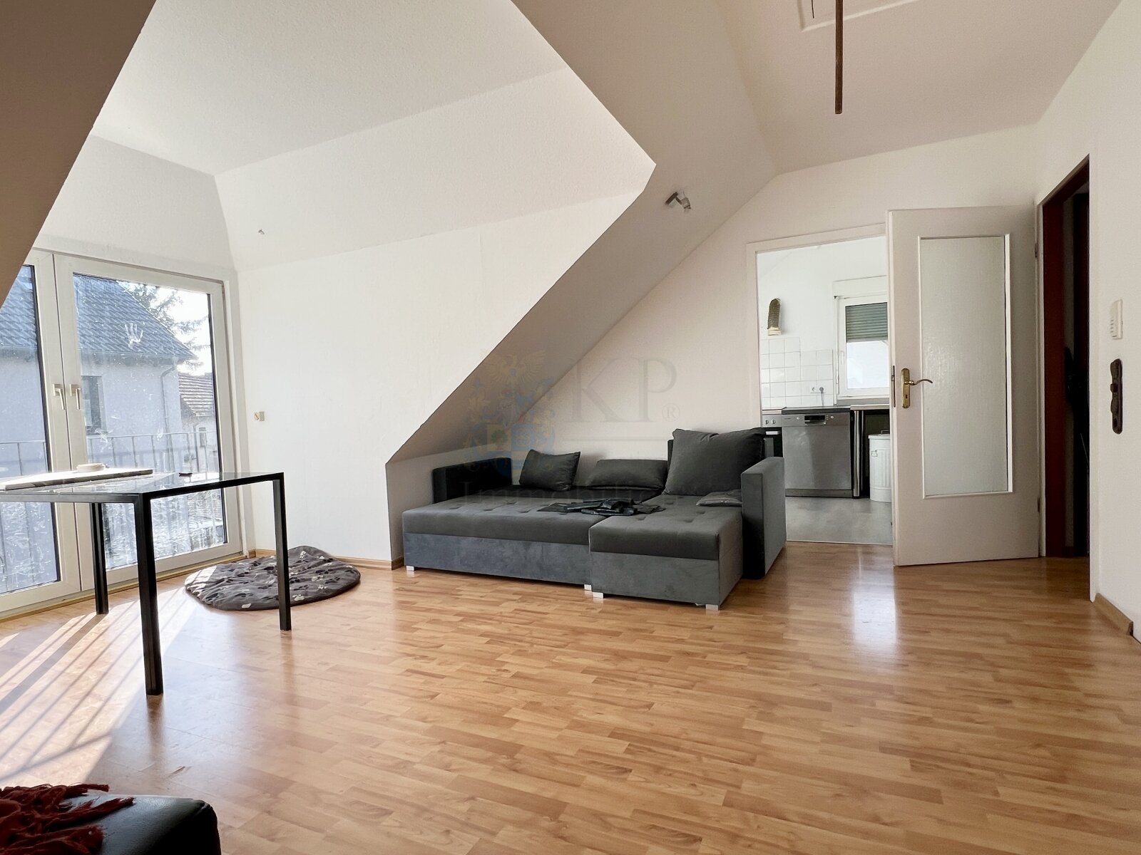 HOFHEIM: RENOVATED DETACHED HOUSE WITH 6 BEDROOMS, 2 BATHROOMS, 2 KITCHENS, GARAGE AND CARPORT