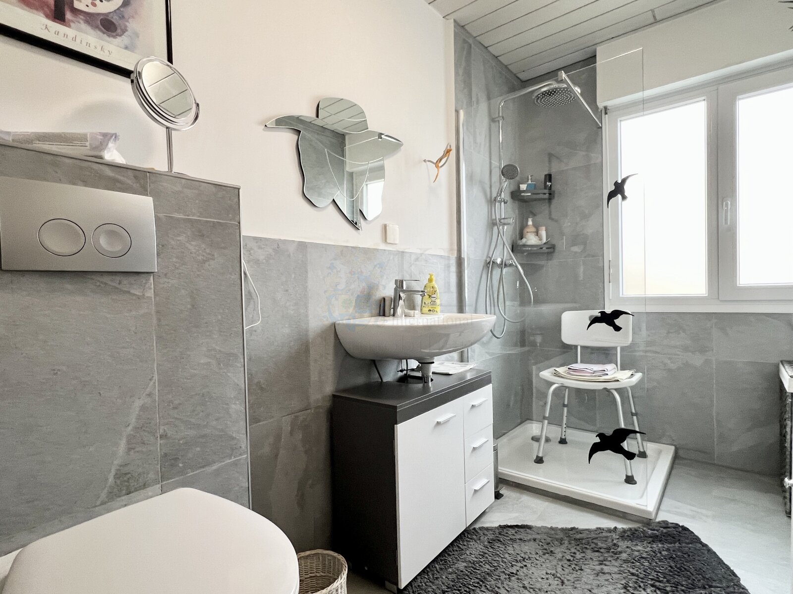 HOFHEIM: RENOVATED DETACHED HOUSE WITH 6 BEDROOMS, 2 BATHROOMS, 2 KITCHENS, GARAGE AND CARPORT