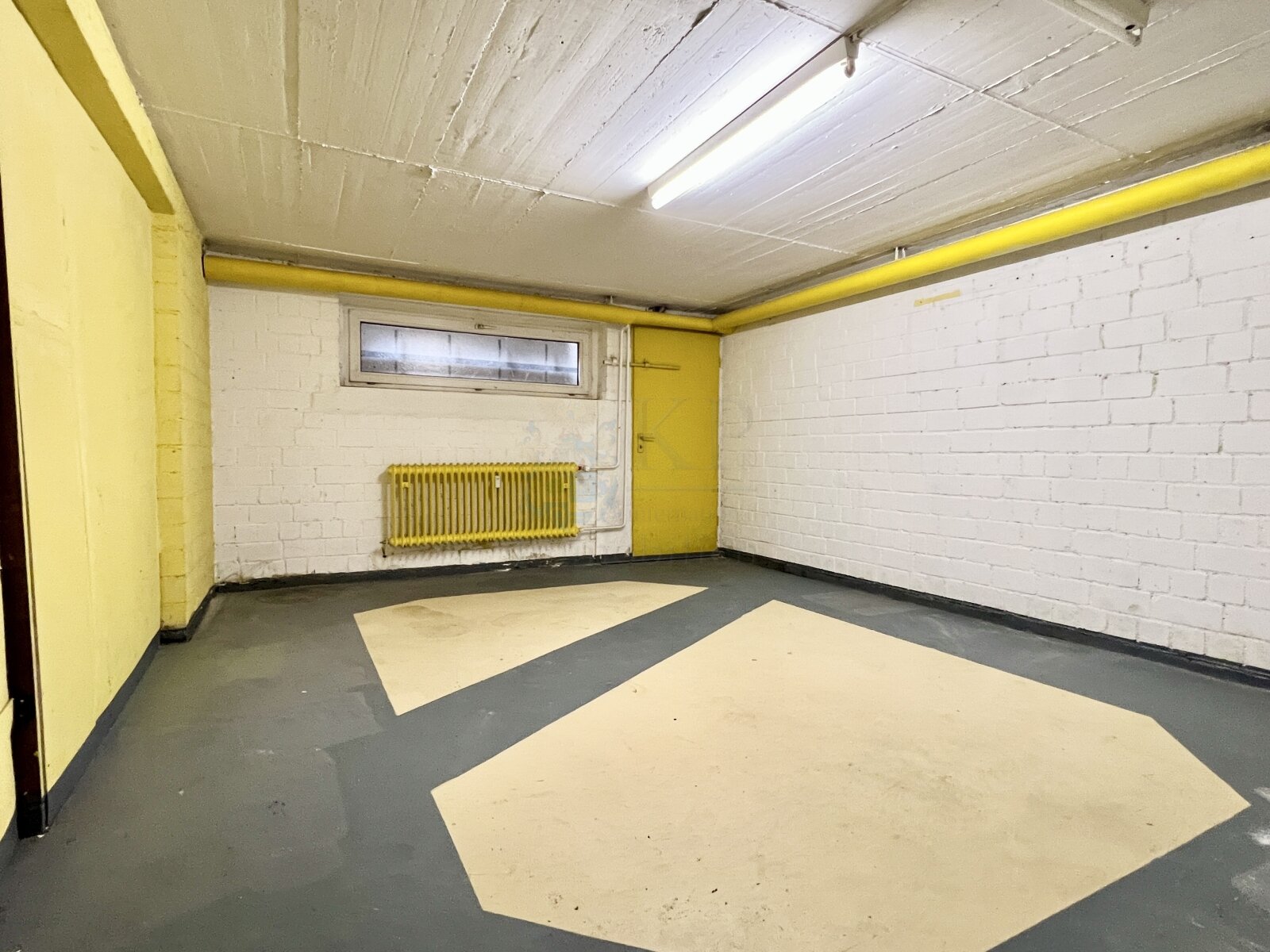 BURGALTENDORF: SPACIOUS CONDOMINIUM WITH 5 ROOMS, GARAGE, GARDEN AND BASEMENT