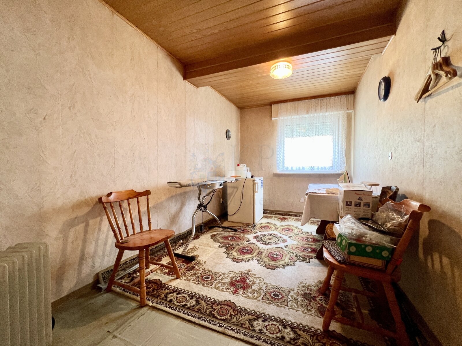 ERBENHEIM: SPACIOUS PROPERTY WITH BARN IN A QUIET CENTRAL LOCATION