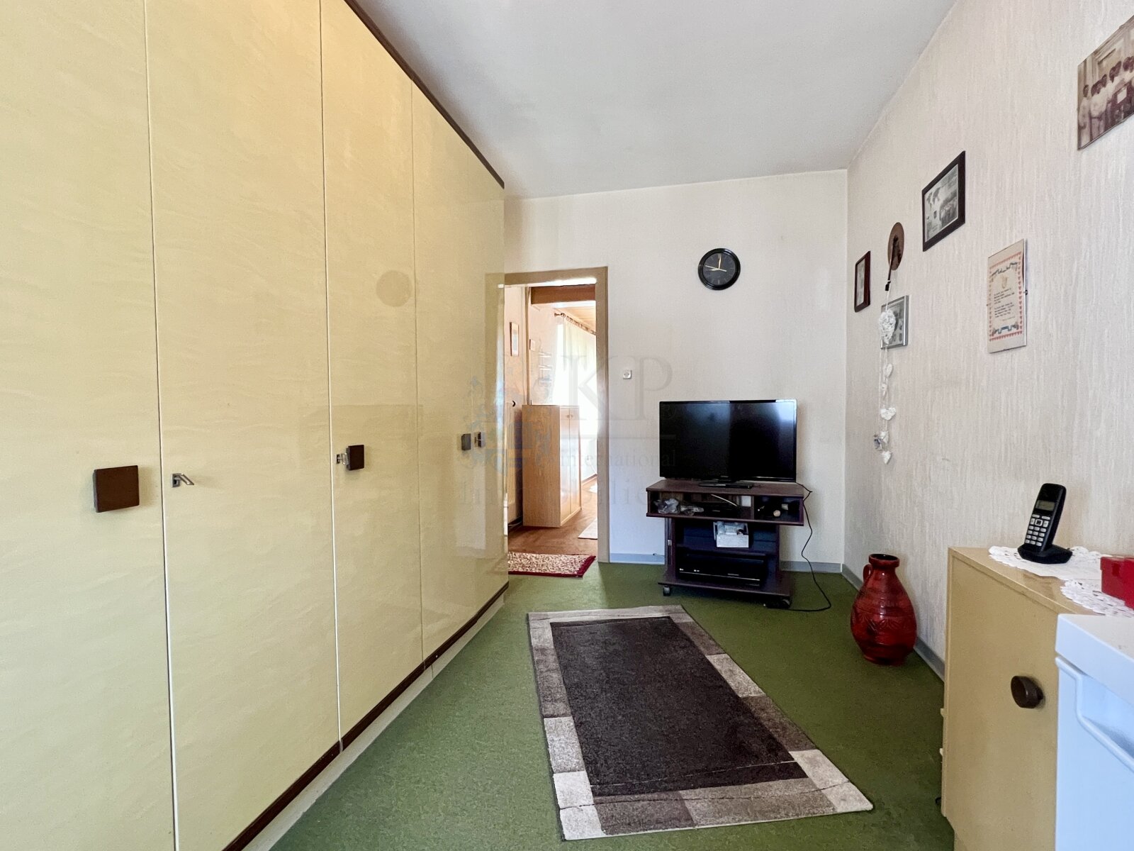 ERBENHEIM: SPACIOUS PROPERTY WITH BARN IN A QUIET CENTRAL LOCATION