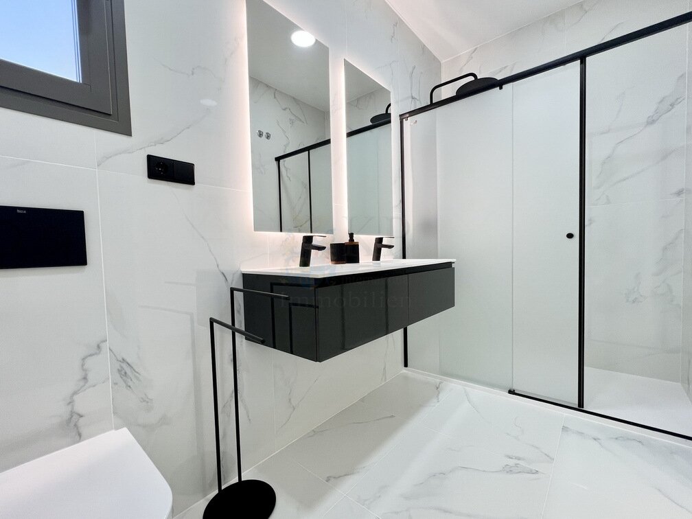 Exclusive Modern Villa with Pool, Designer Kitchen & Mediterranean Charm