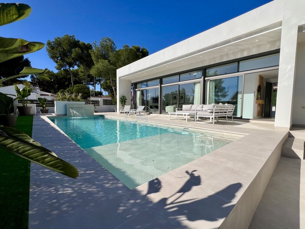 Exclusive Modern Villa with Pool, Designer Kitchen & Mediterranean Charm