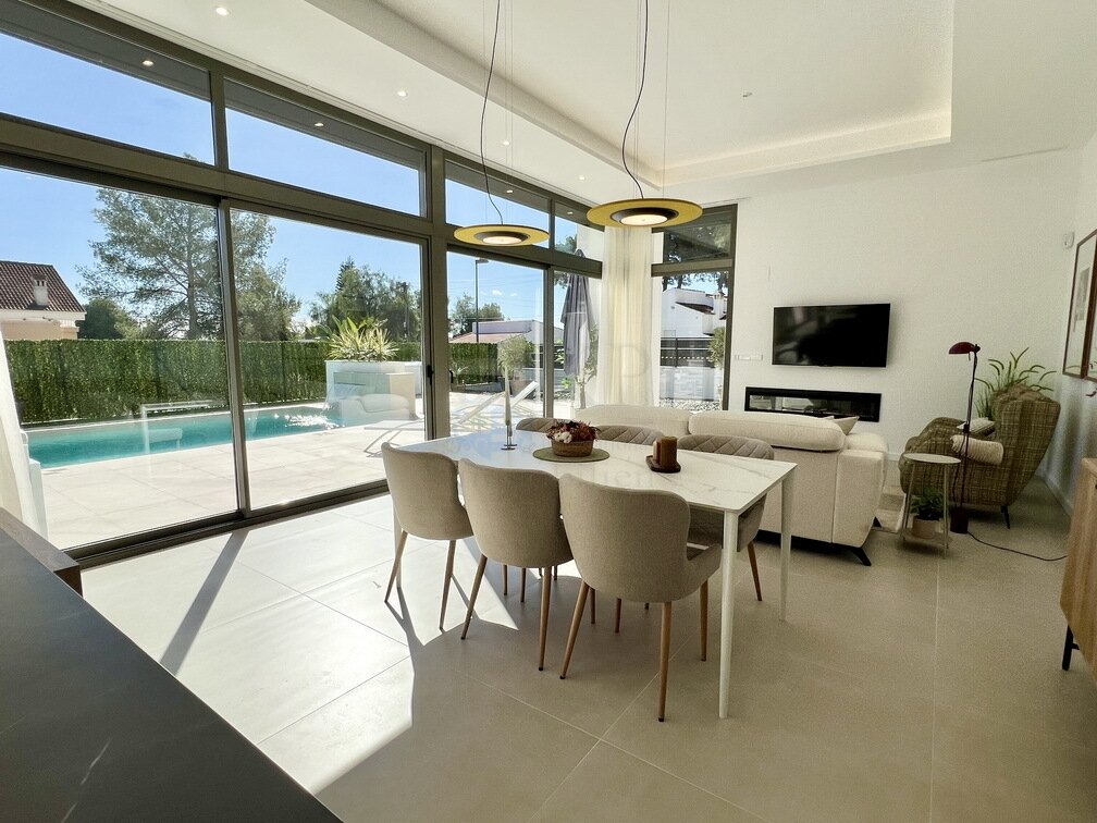 Exclusive Modern Villa with Pool, Designer Kitchen & Mediterranean Charm