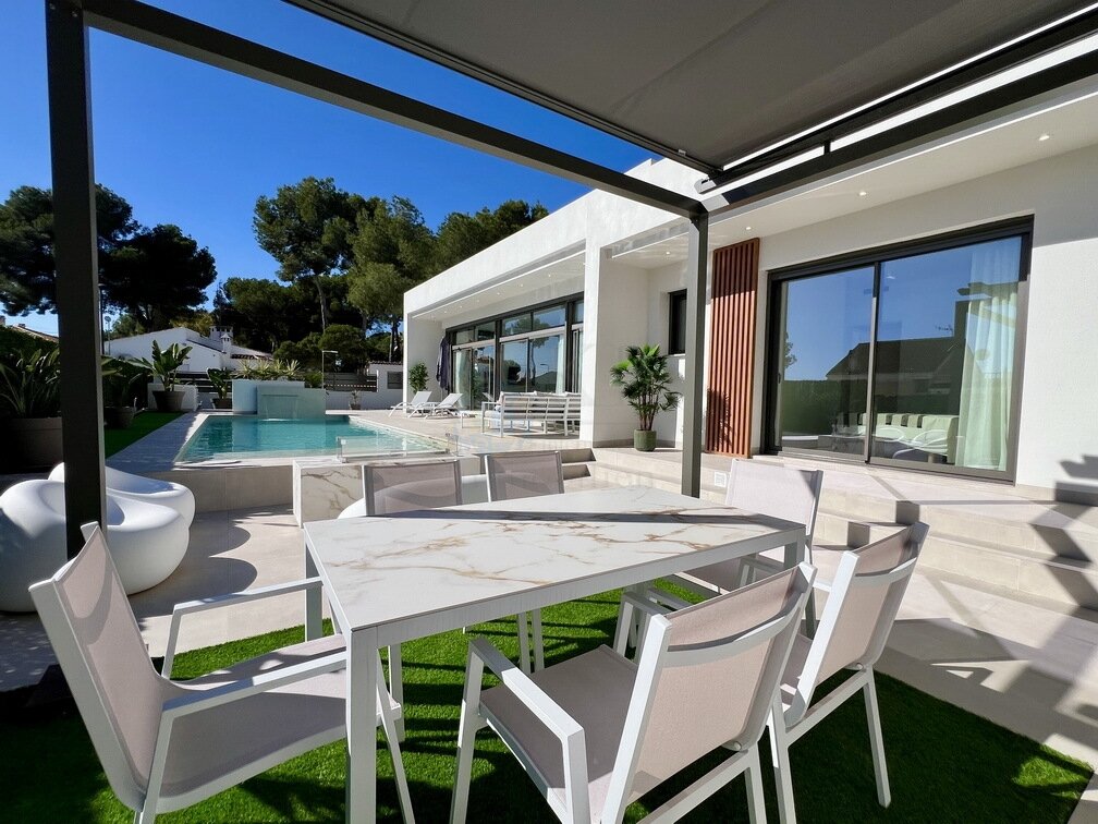 Exclusive Modern Villa with Pool, Designer Kitchen & Mediterranean Charm