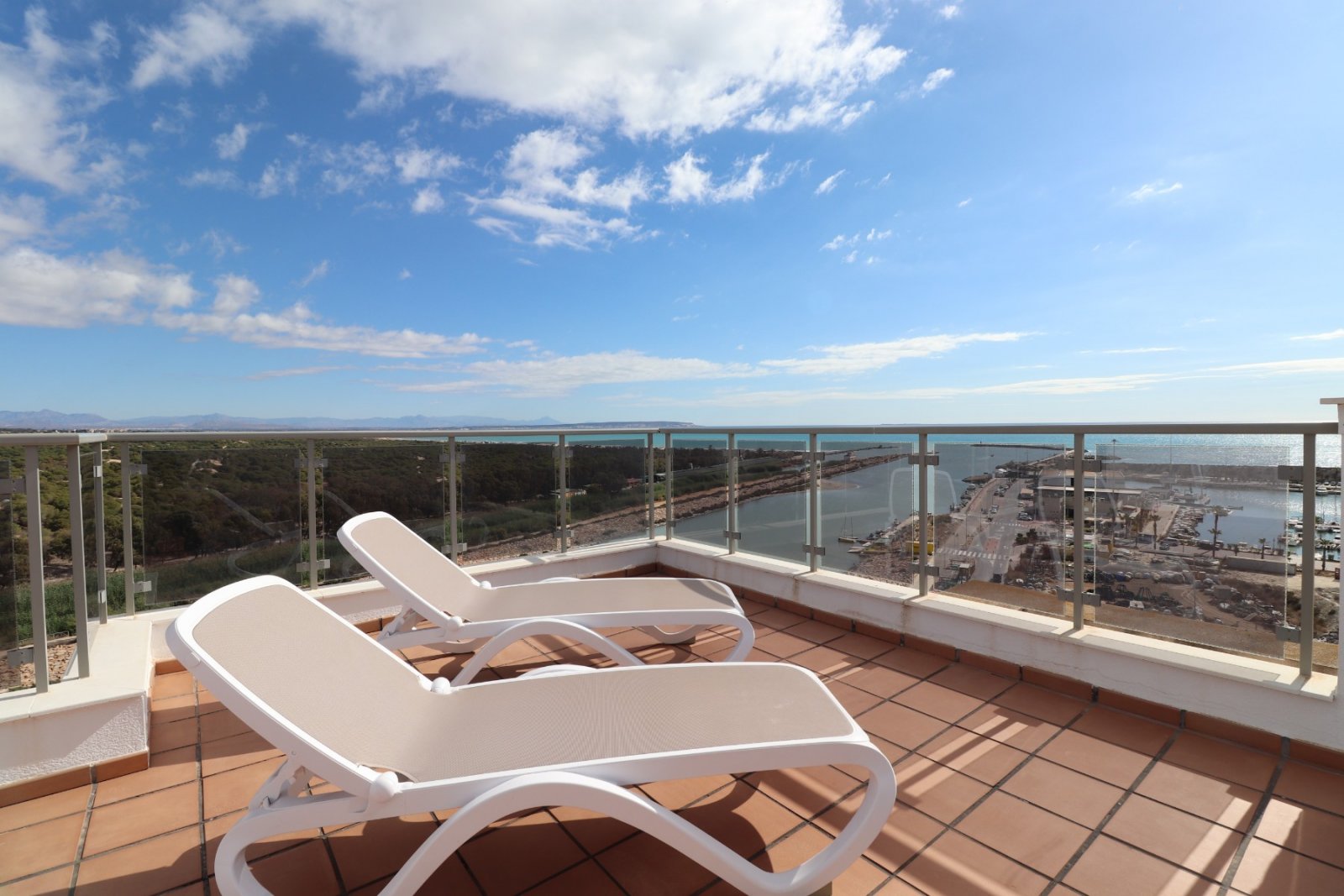 Hochgelegenes Luxus-Penthouse mit traumhafter Aussicht