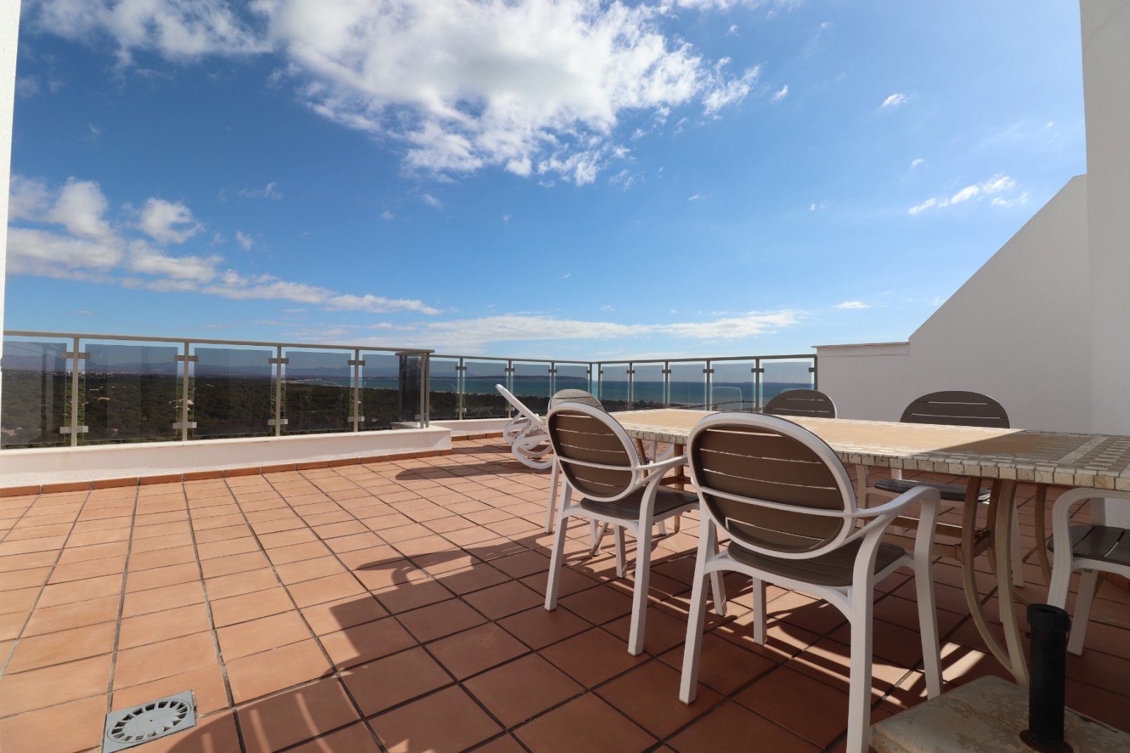 Hochgelegenes Luxus-Penthouse mit traumhafter Aussicht