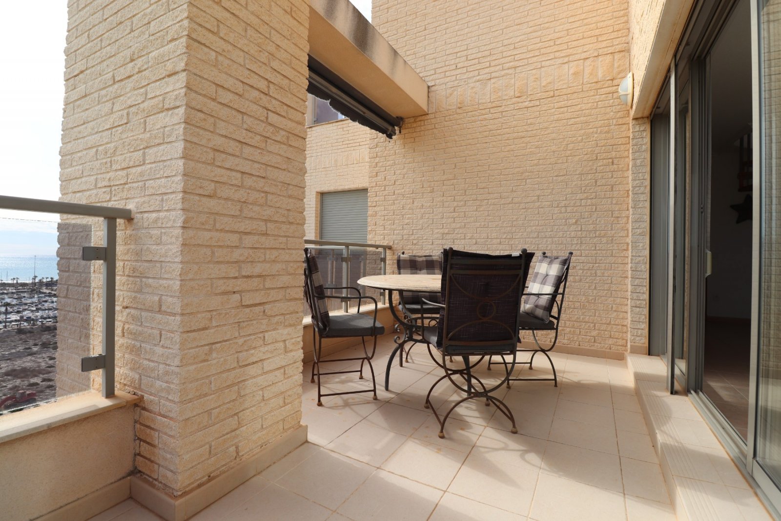 Hochgelegenes Luxus-Penthouse mit traumhafter Aussicht