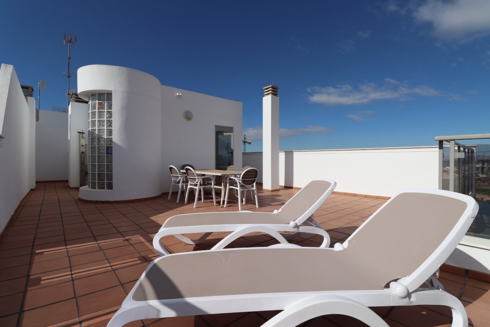 Hochgelegenes Luxus-Penthouse mit traumhafter Aussicht