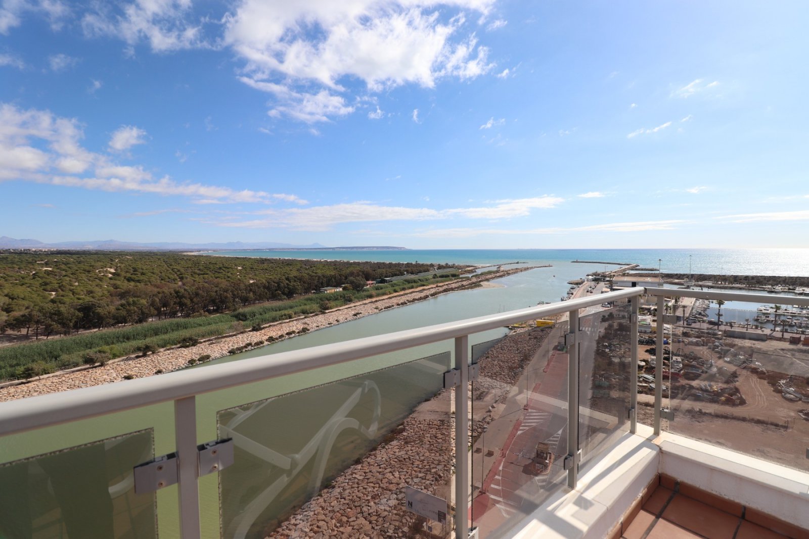 Hochgelegenes Luxus-Penthouse mit traumhafter Aussicht