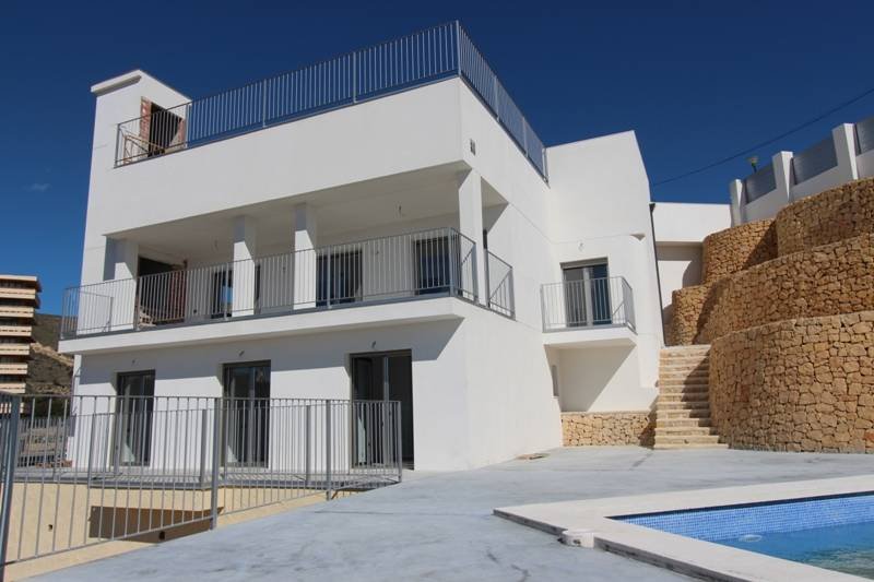 Spacious brand new villa with fantastic sea views, 4 bedrooms, 4 bathrooms, pool, terrace, private elevator and air conditioning.This villa convinc...