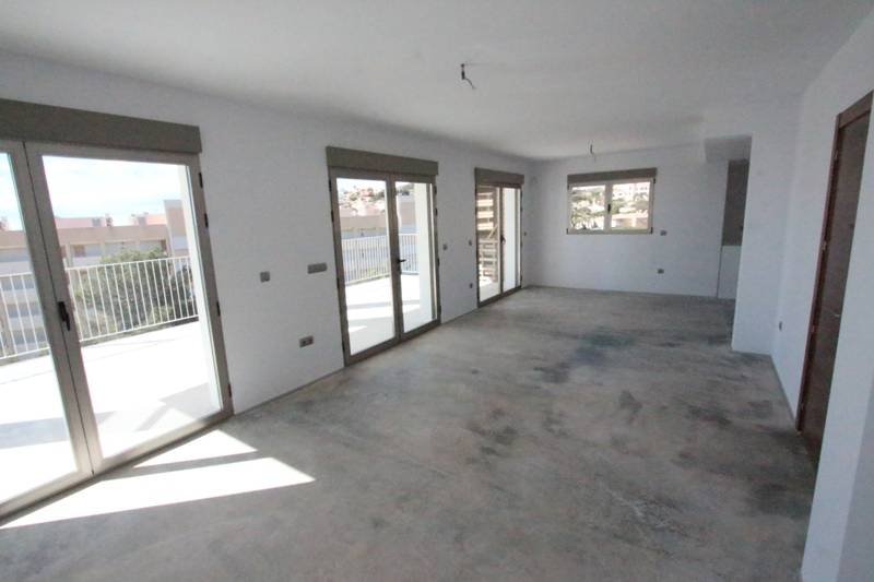 Spacious brand new villa with fantastic sea views, 4 bedrooms, 4 bathrooms, pool, terrace, private elevator and air conditioning.This villa convinc...