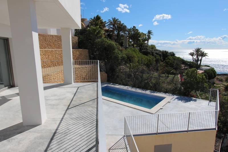 Spacious brand new villa with fantastic sea views, 4 bedrooms, 4 bathrooms, pool, terrace, private elevator and air conditioning.This villa convinc...