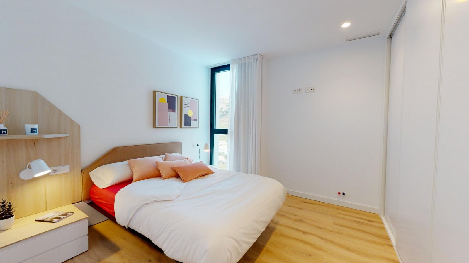 <p>Duplex provided with 2 Bedrooms and 2 Bathrooms, communal swimming pool and private parking space within domain. </p><p>These new phase Annapurn...