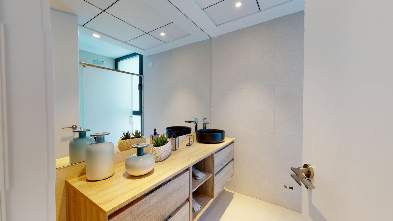 <p>Duplex provided with 2 Bedrooms and 2 Bathrooms, communal swimming pool and private parking space within domain. </p><p>These new phase Annapurn...