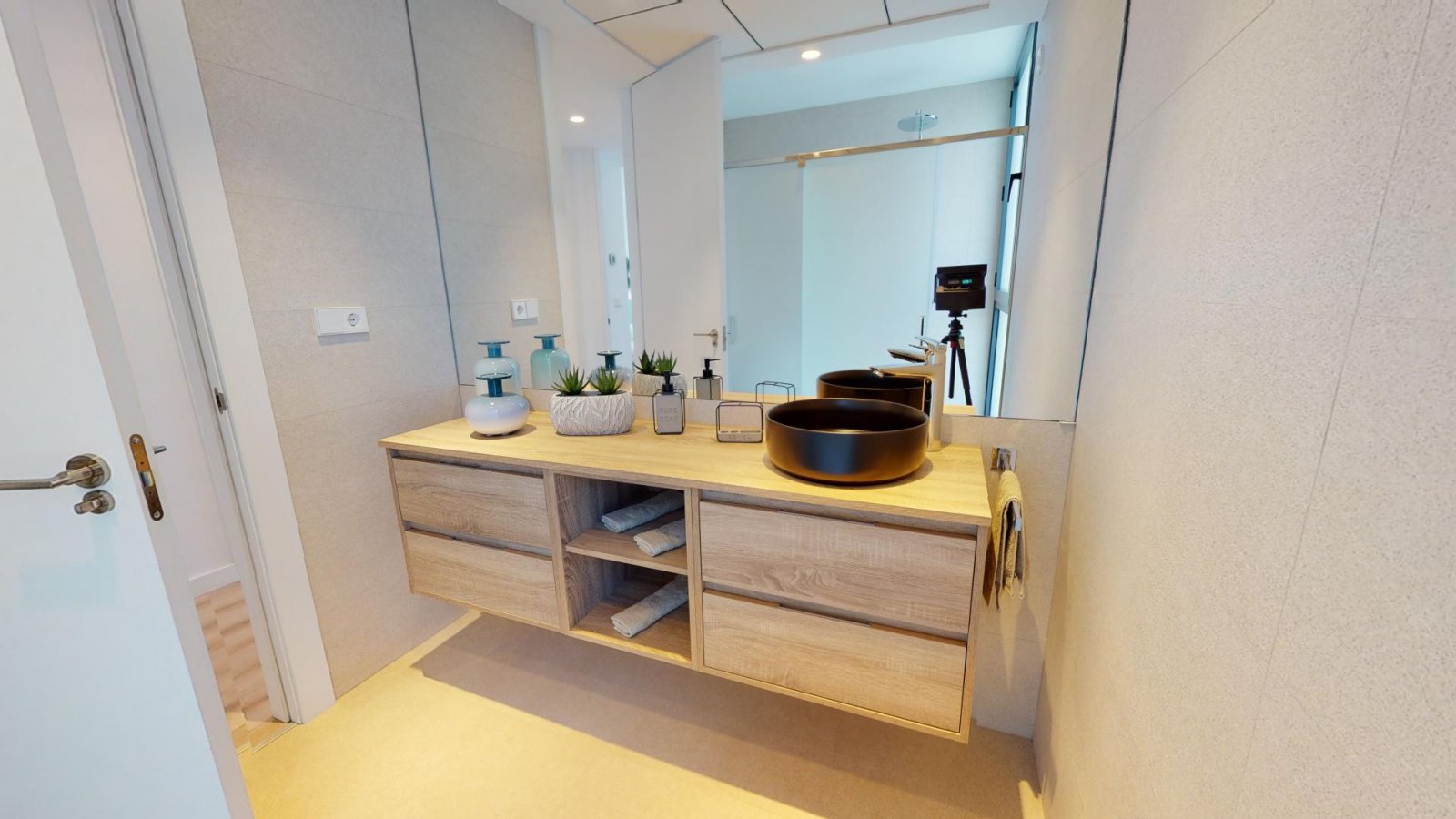 <p>Duplex provided with 2 Bedrooms and 2 Bathrooms, communal swimming pool and private parking space within domain. </p><p>These new phase Annapurn...