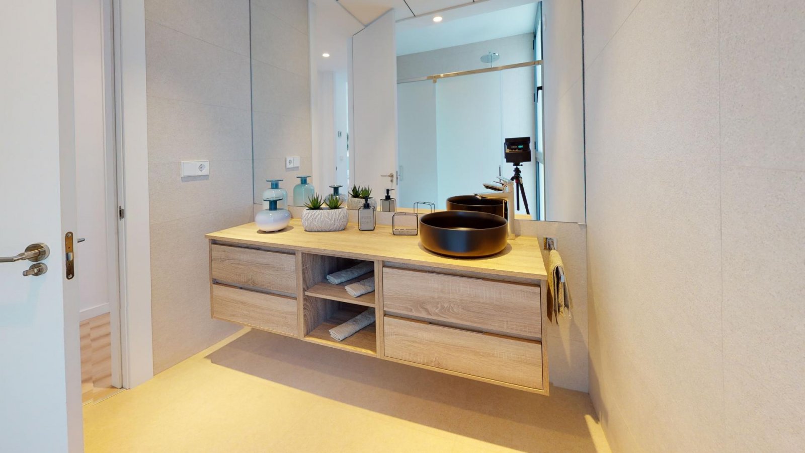 <p>Duplex provided with 2 Bedrooms and 2 Bathrooms, communal swimming pool and private parking space within domain. </p><p>These new phase Annapurn...