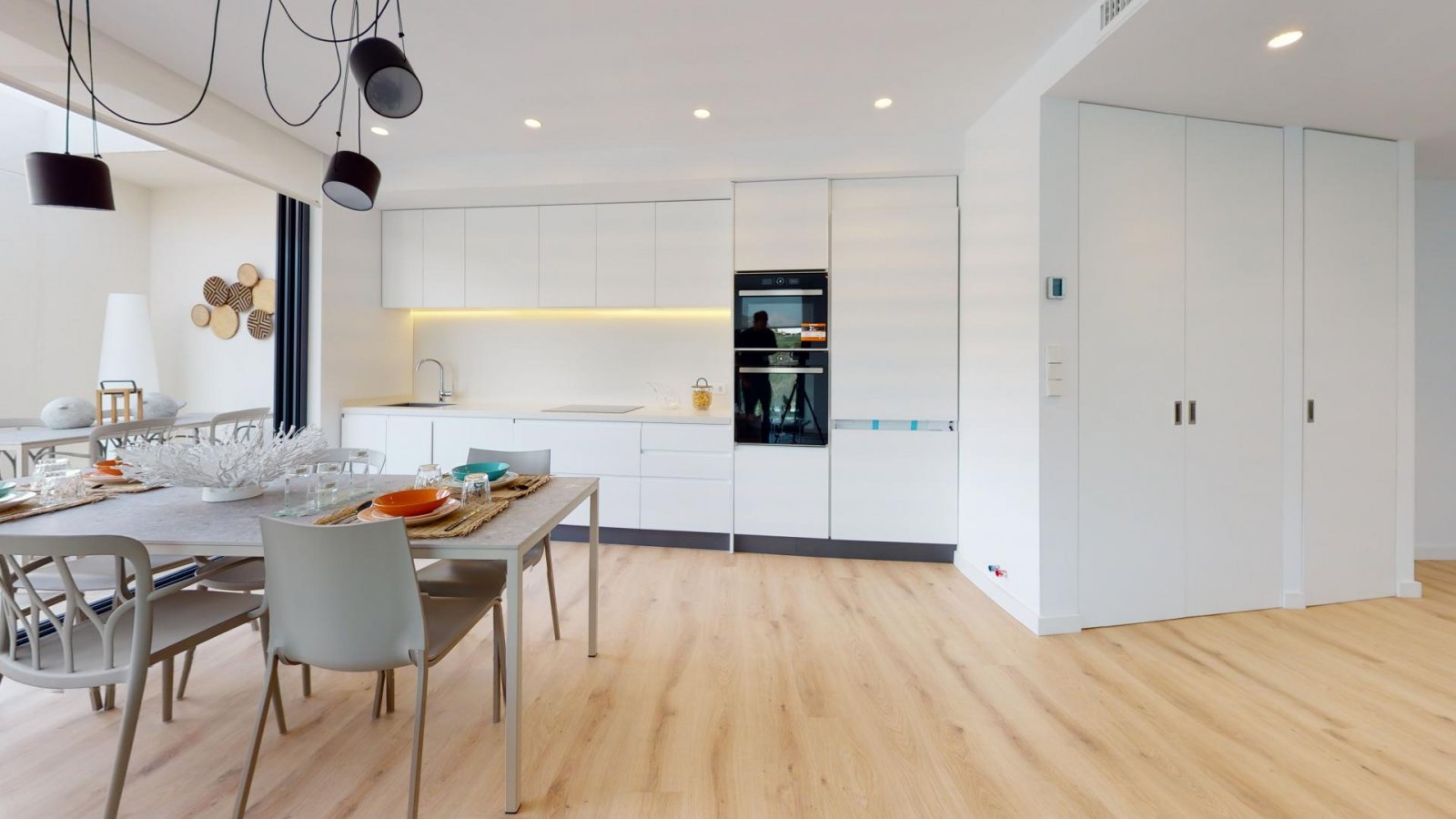 <p>Duplex provided with 2 Bedrooms and 2 Bathrooms, communal swimming pool and private parking space within domain. </p><p>These new phase Annapurn...