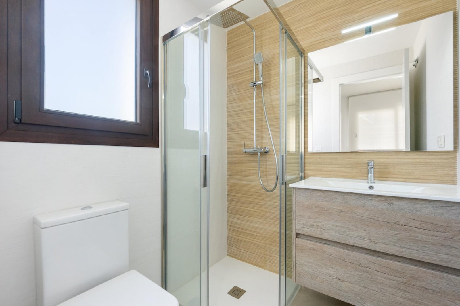 <p>Duplex provided with 3 Bedrooms and 2 Bathrooms, communal swimming pool and parking space on own plot. </p><p>Discover the perfect balance betwe...