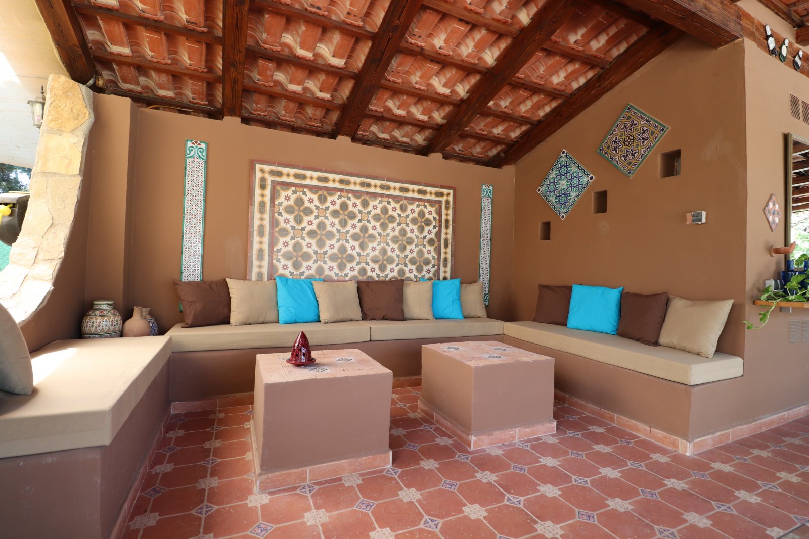   <br />	       This Stunning, Architecturally Designed, Seven Bedroom Country Property in Catral is located in the tranquil Farming Community of t...