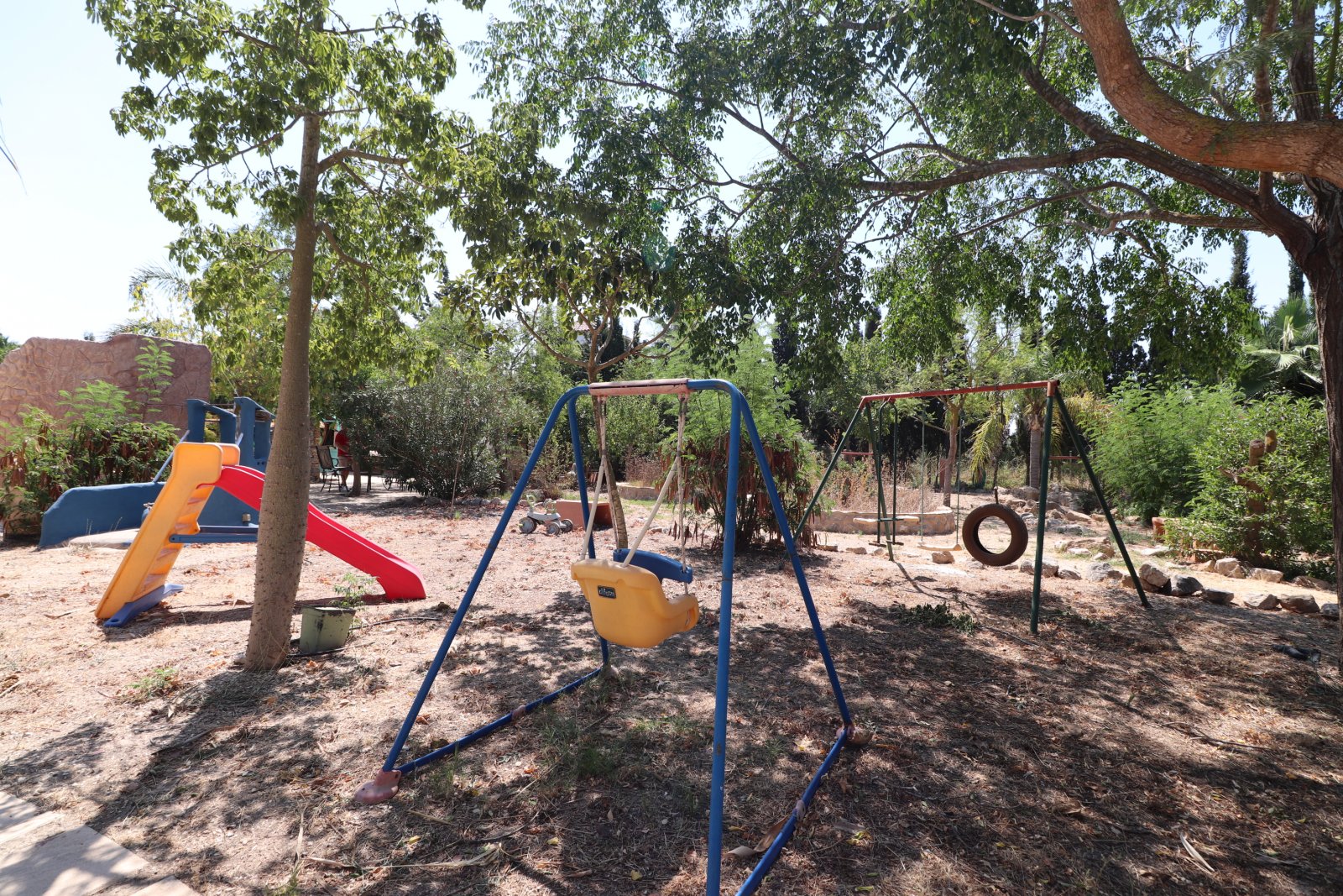   <br />	       This Stunning, Architecturally Designed, Seven Bedroom Country Property in Catral is located in the tranquil Farming Community of t...