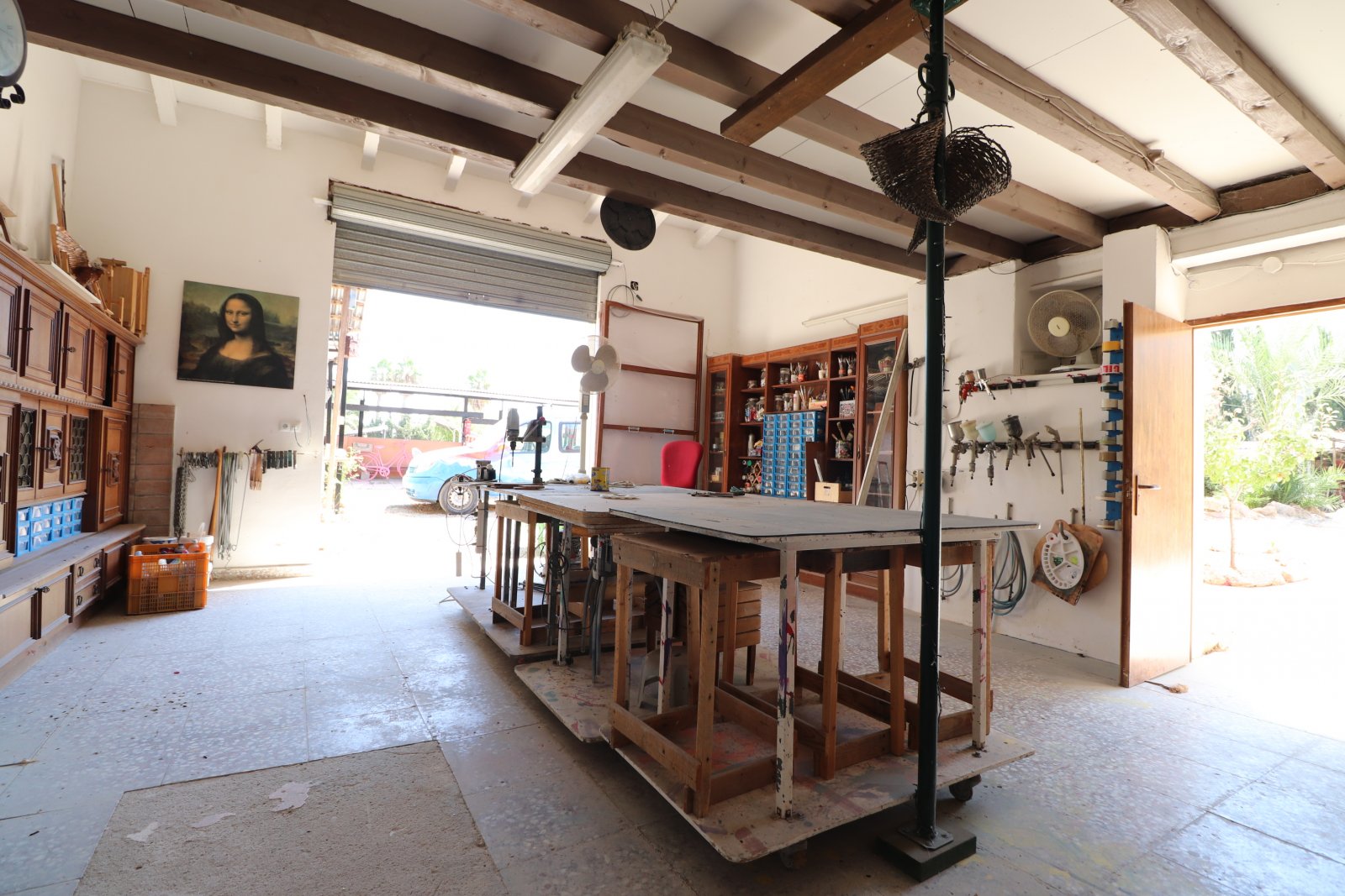   <br />	       This Stunning, Architecturally Designed, Seven Bedroom Country Property in Catral is located in the tranquil Farming Community of t...