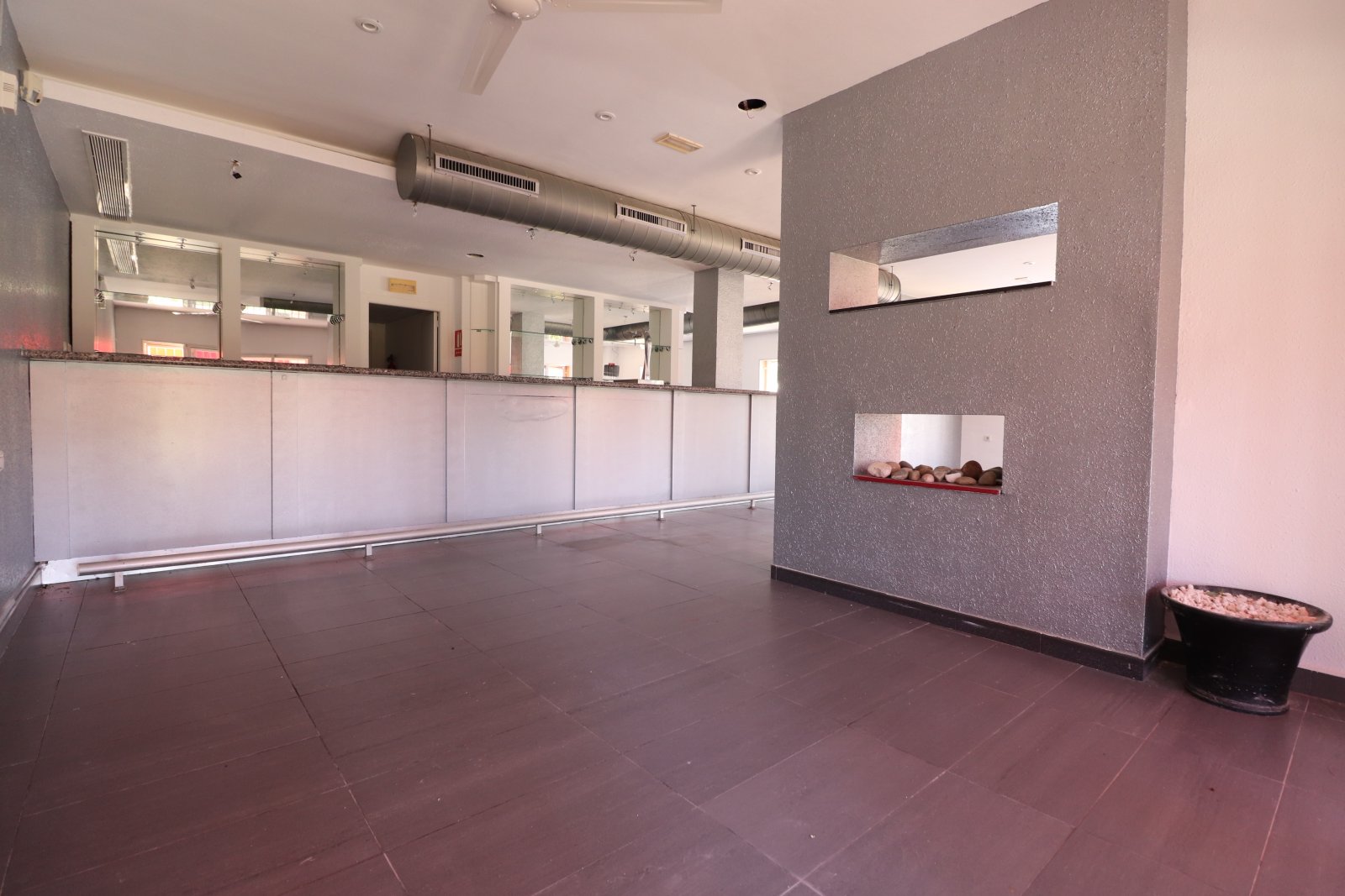   <br />	  Business Type: Bar &amp; Restaurant / Possible Shop, Office, or other Opportunity (FREEHOLD)<br /><br /><br />	  This Desirable, Corner,...