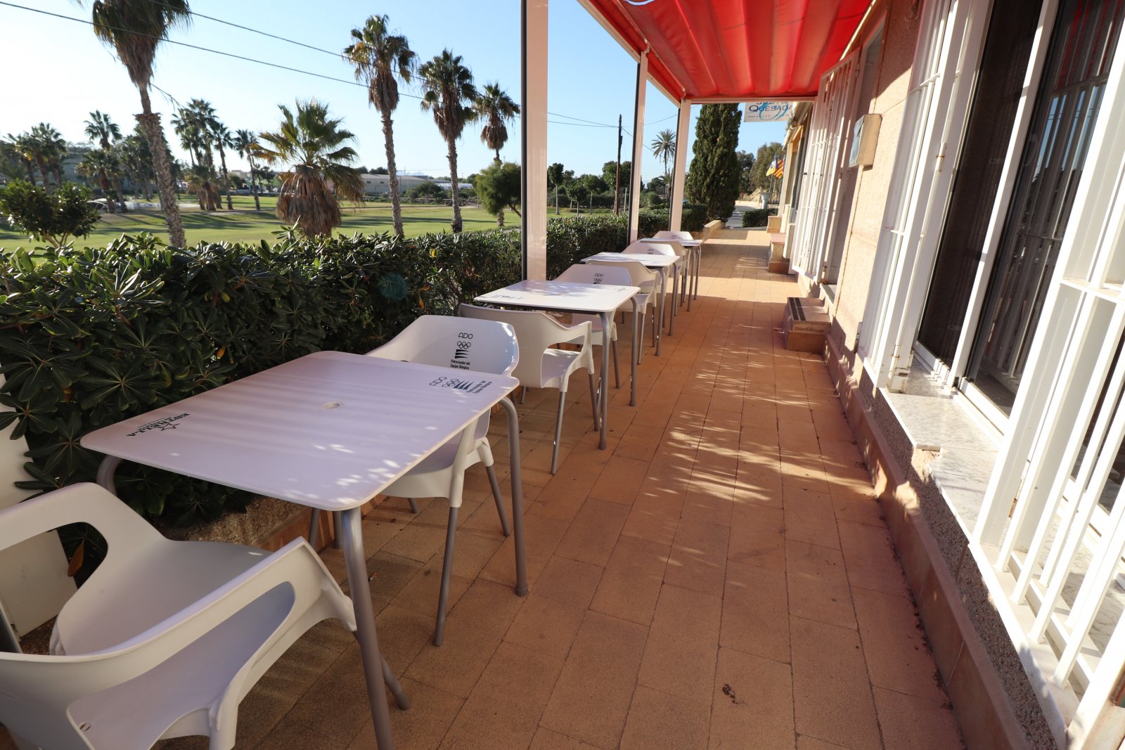   <br />	  Business Type: Bar &amp; Restaurant / Possible Shop, Office, or other Opportunity (FREEHOLD)<br /><br /><br />	  This Desirable, Corner,...