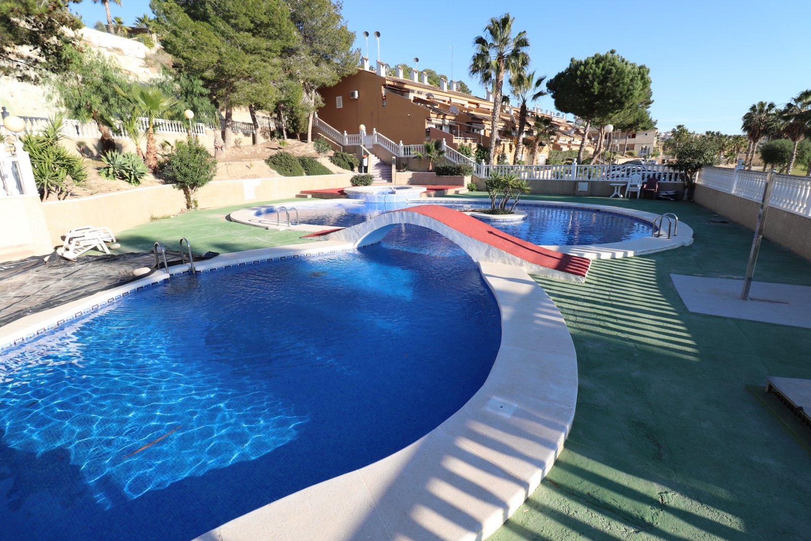   <br />	  Business Type: Bar &amp; Restaurant / Possible Shop, Office, or other Opportunity (FREEHOLD)<br /><br /><br />	  This Desirable, Corner,...