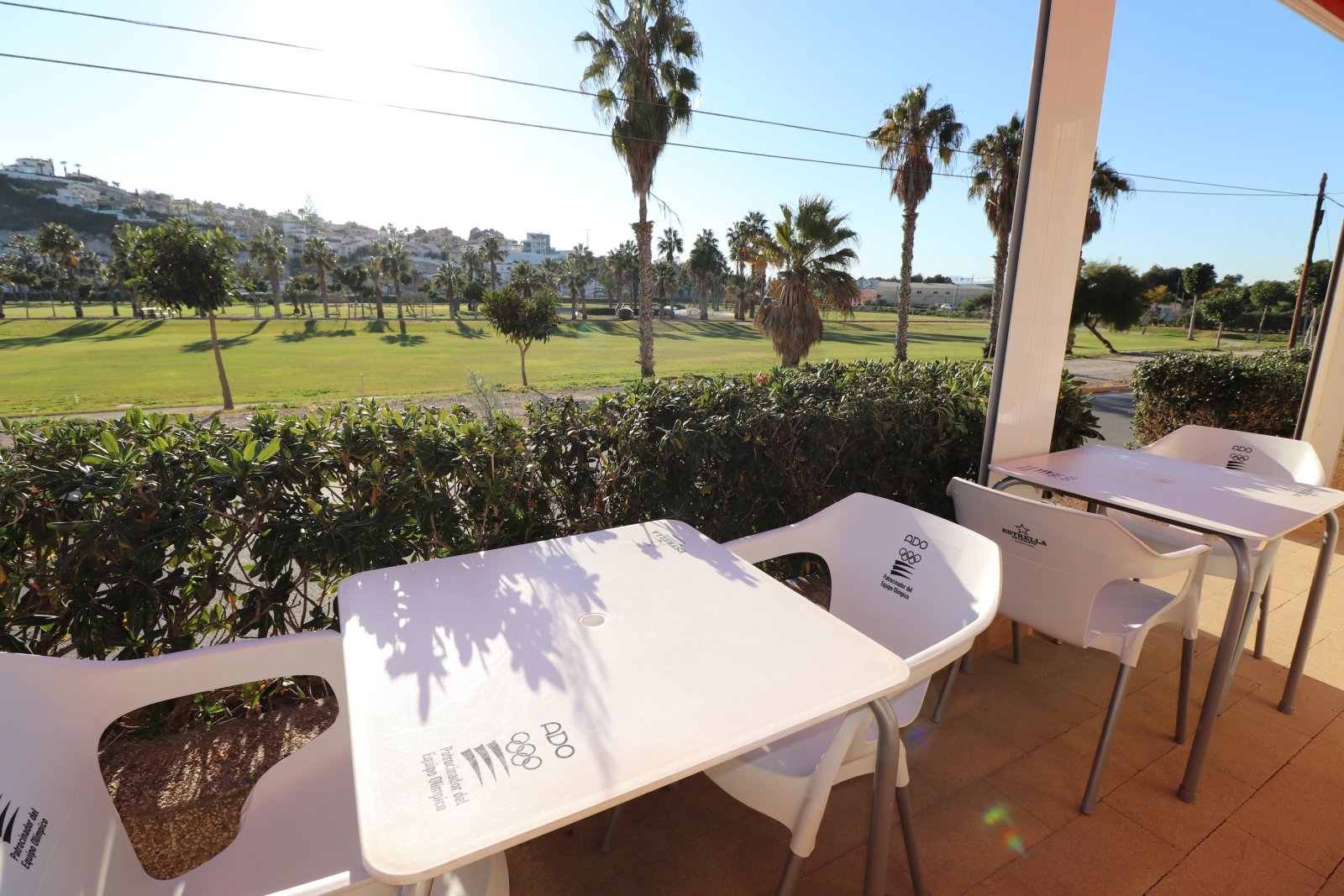   <br />	  Business Type: Bar &amp; Restaurant / Possible Shop, Office, or other Opportunity (FREEHOLD)<br /><br /><br />	  This Desirable, Corner,...