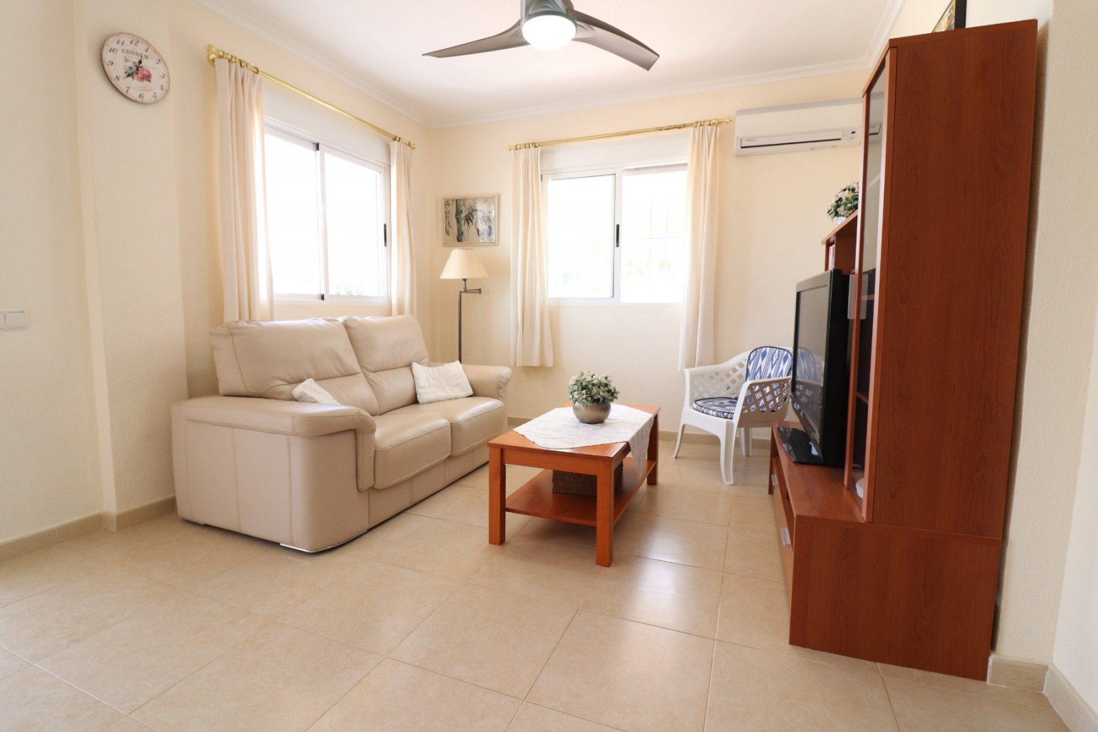   This Imposing 216m2, Three Bedroom, Detached Villa in Lomas de La Juliana is located in a very sought after residential area, with a tennis club ...