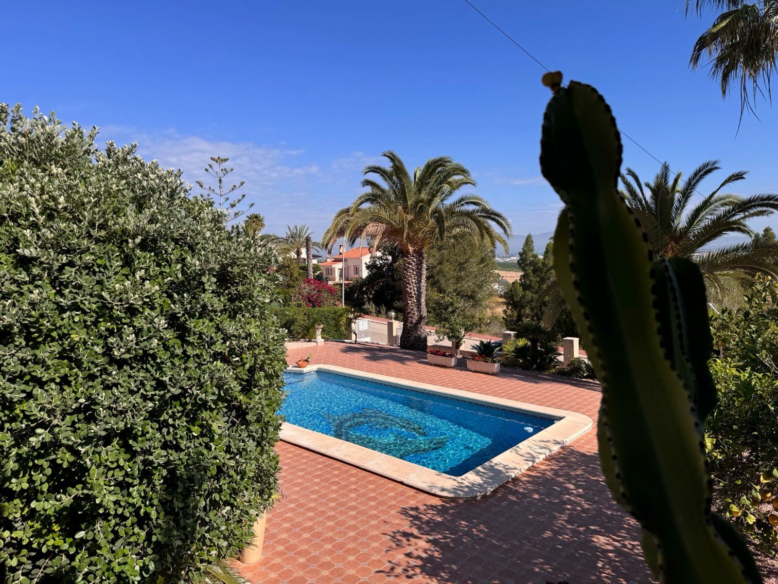   This Imposing 216m2, Three Bedroom, Detached Villa in Lomas de La Juliana is located in a very sought after residential area, with a tennis club ...