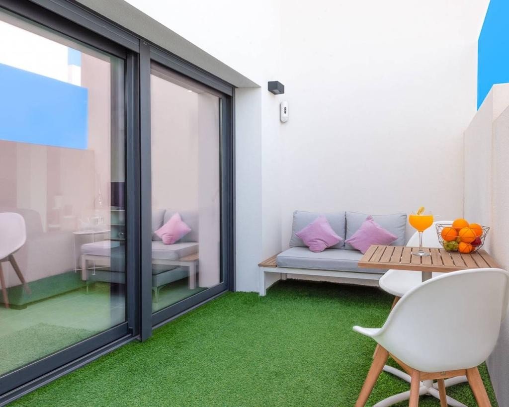   An East Facing, As New, Three Bedroom, Detached Villa with a Self contained Studio Apartment in Benijofar, which has it´s own access as well.&amp...